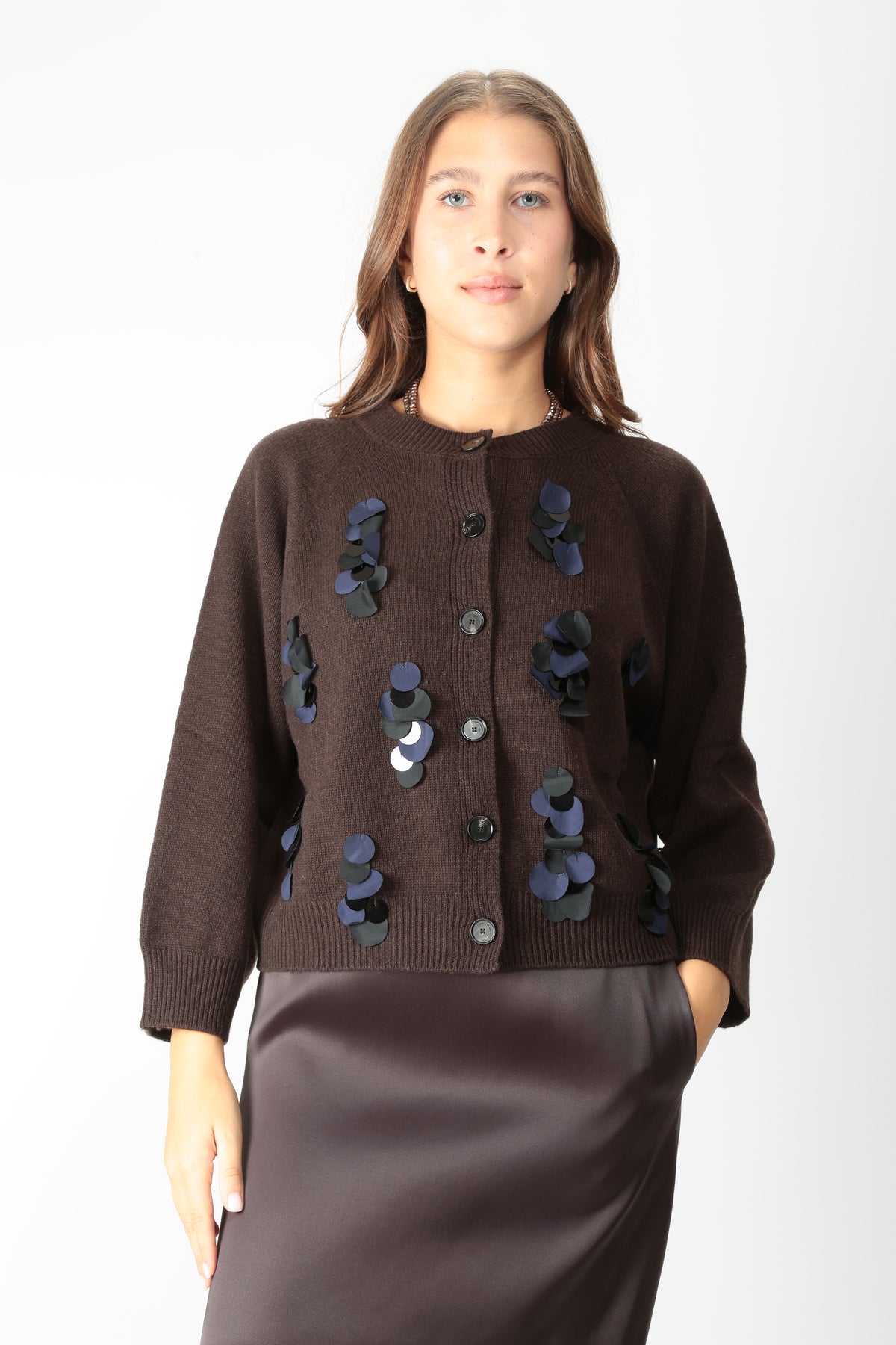 https://admin.shopify.com/store/gulieshop/products/16564151091549#:~:text=https%3A//www.gulieshop.it%20%E2%80%BA%20products%20%E2%80%BA%20l%2Dconti%2Dcardigan%2Dcon%2Dmaxi%2Dpaillettes%2Dclea%2Dl6wc14