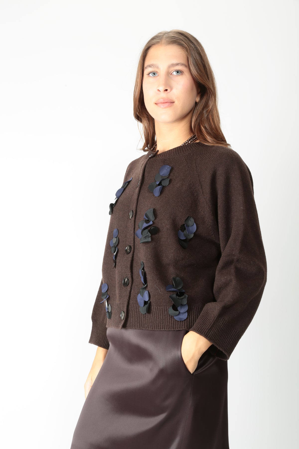 https://admin.shopify.com/store/gulieshop/products/16564151091549#:~:text=https%3A//www.gulieshop.it%20%E2%80%BA%20products%20%E2%80%BA%20l%2Dconti%2Dcardigan%2Dcon%2Dmaxi%2Dpaillettes%2Dclea%2Dl6wc14