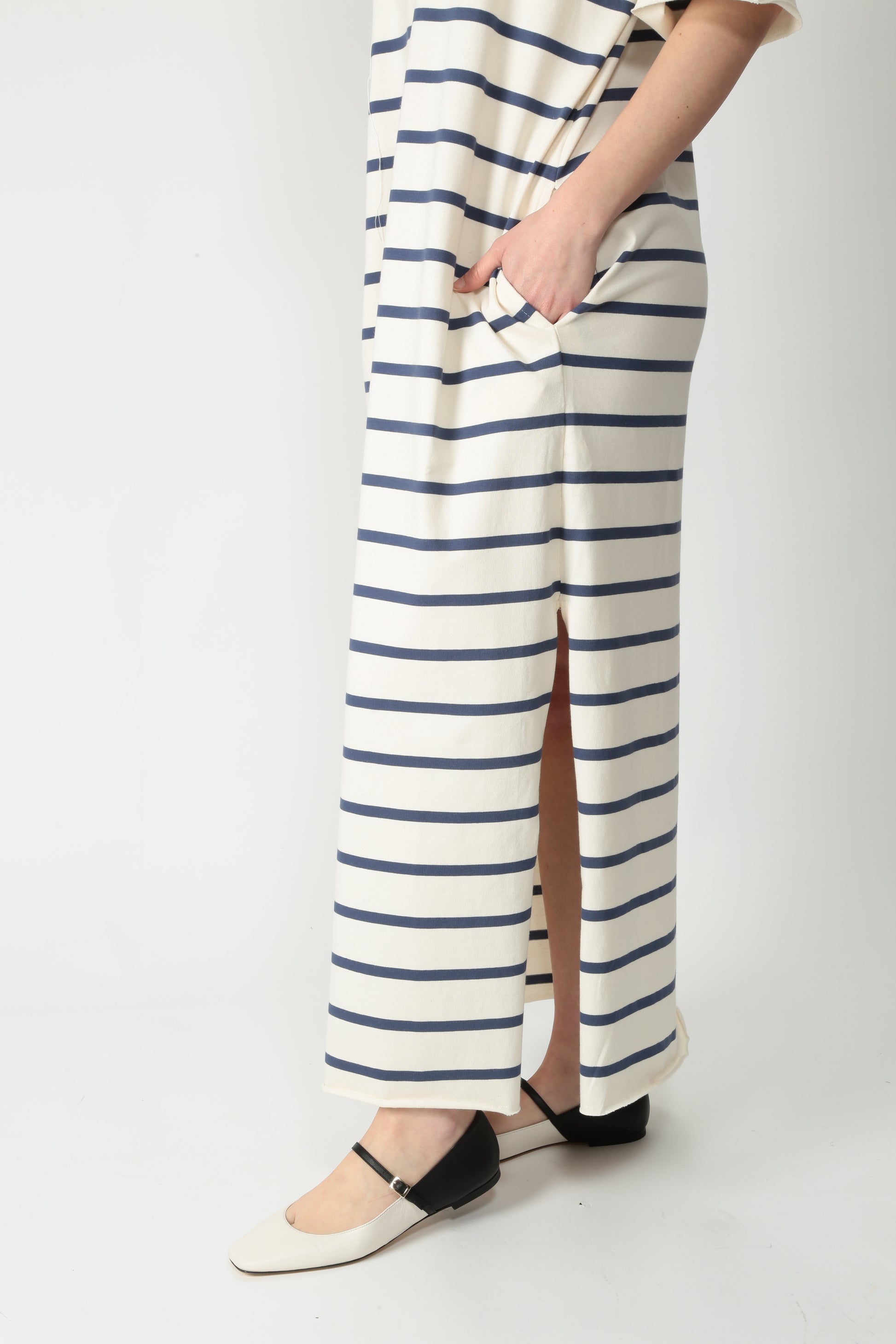 https://admin.shopify.com/store/gulieshop/products/15254083305821#:~:text=https%3A//www.gulieshop.it%20%E2%80%BA%20products%20%E2%80%BA%20jei%2Do%2Dabito%2Dlungo%2Din%2Dcotone%2D4467