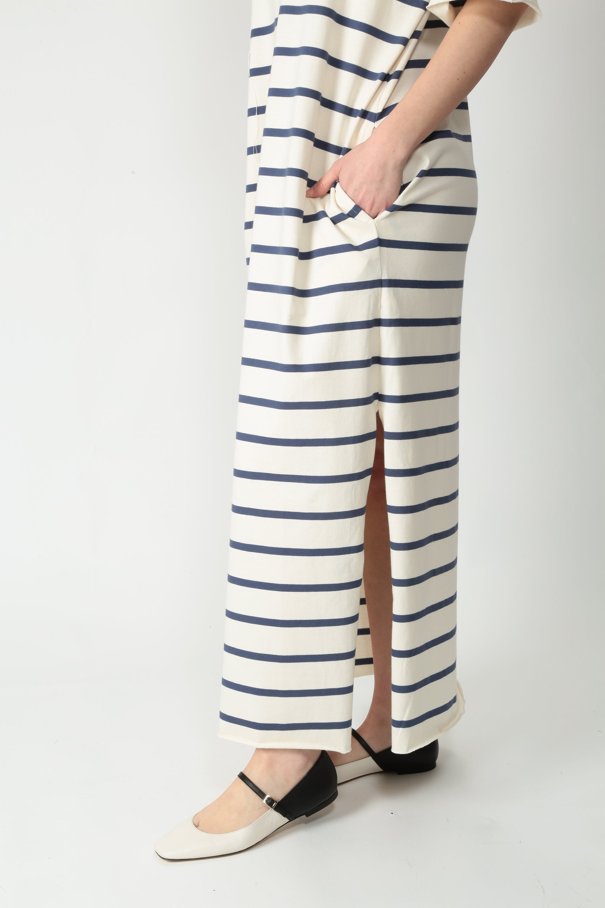 https://admin.shopify.com/store/gulieshop/products/15254083305821#:~:text=https%3A//www.gulieshop.it%20%E2%80%BA%20products%20%E2%80%BA%20jei%2Do%2Dabito%2Dlungo%2Din%2Dcotone%2D4467