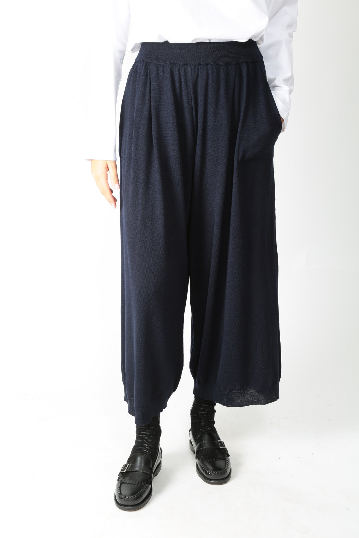 https://admin.shopify.com/store/gulieshop/products/16552856781149#:~:text=https%3A//www.gulieshop.it%20%E2%80%BA%20products%20%E2%80%BA%20jei%2Do%2Dlaboratorio%2Dpantalone%2Djogger%2D4739