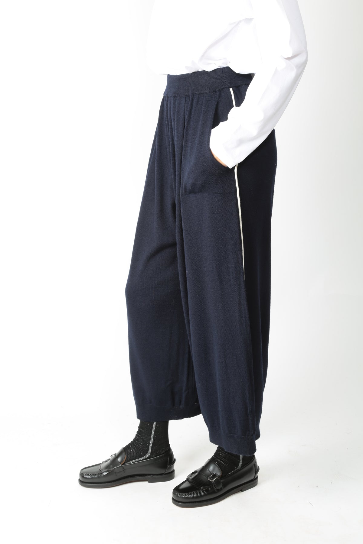 https://admin.shopify.com/store/gulieshop/products/16552856781149#:~:text=https%3A//www.gulieshop.it%20%E2%80%BA%20products%20%E2%80%BA%20jei%2Do%2Dlaboratorio%2Dpantalone%2Djogger%2D4739
