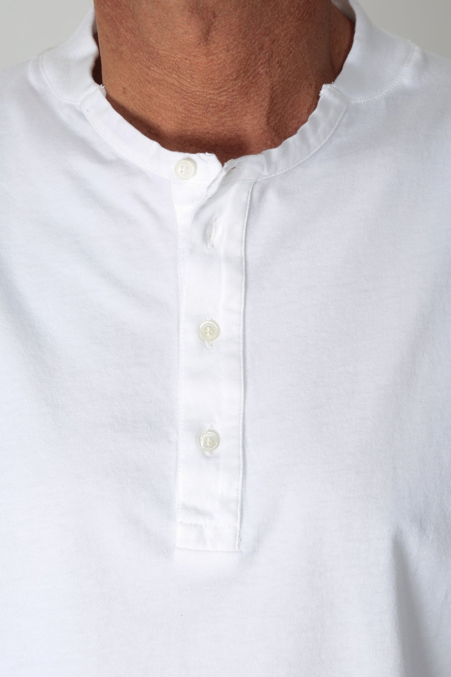 https://admin.shopify.com/store/gulieshop/products/15238076006749#:~:text=https%3A//www.gulieshop.it%20%E2%80%BA%20products%20%E2%80%BA%20department%2D5%2Dt%2Dshirt%2Dserafino%2Daiff%2Dut02050m1jf0011002