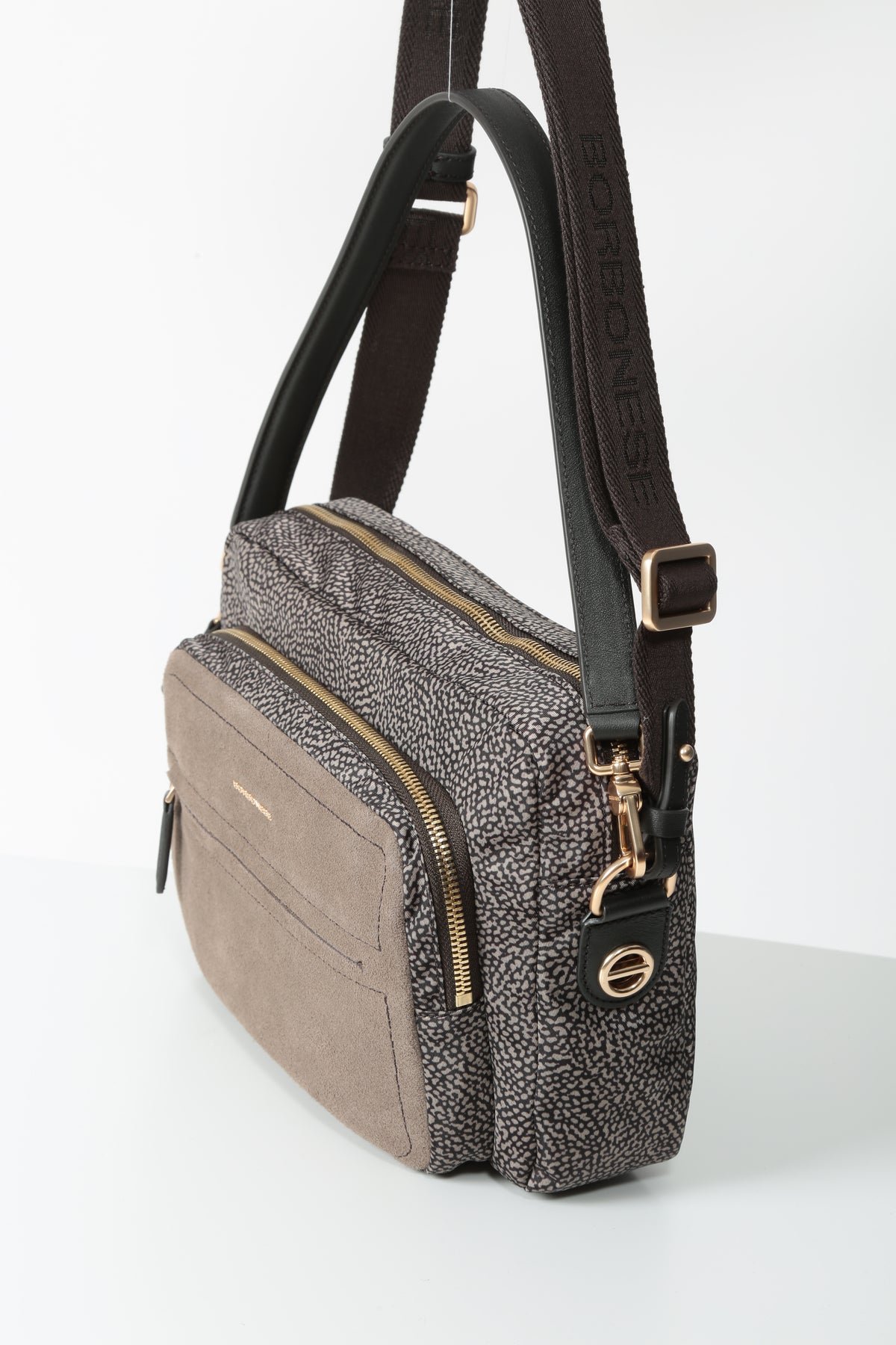 https://admin.shopify.com/store/gulieshop/products/16580926996829#:~:text=https%3A//www.gulieshop.it%20%E2%80%BA%20products%20%E2%80%BA%20borbonese%2Dborsa%2Db%2Dcllub%2Dcamera%2Dcase%2D91010345%2D0288