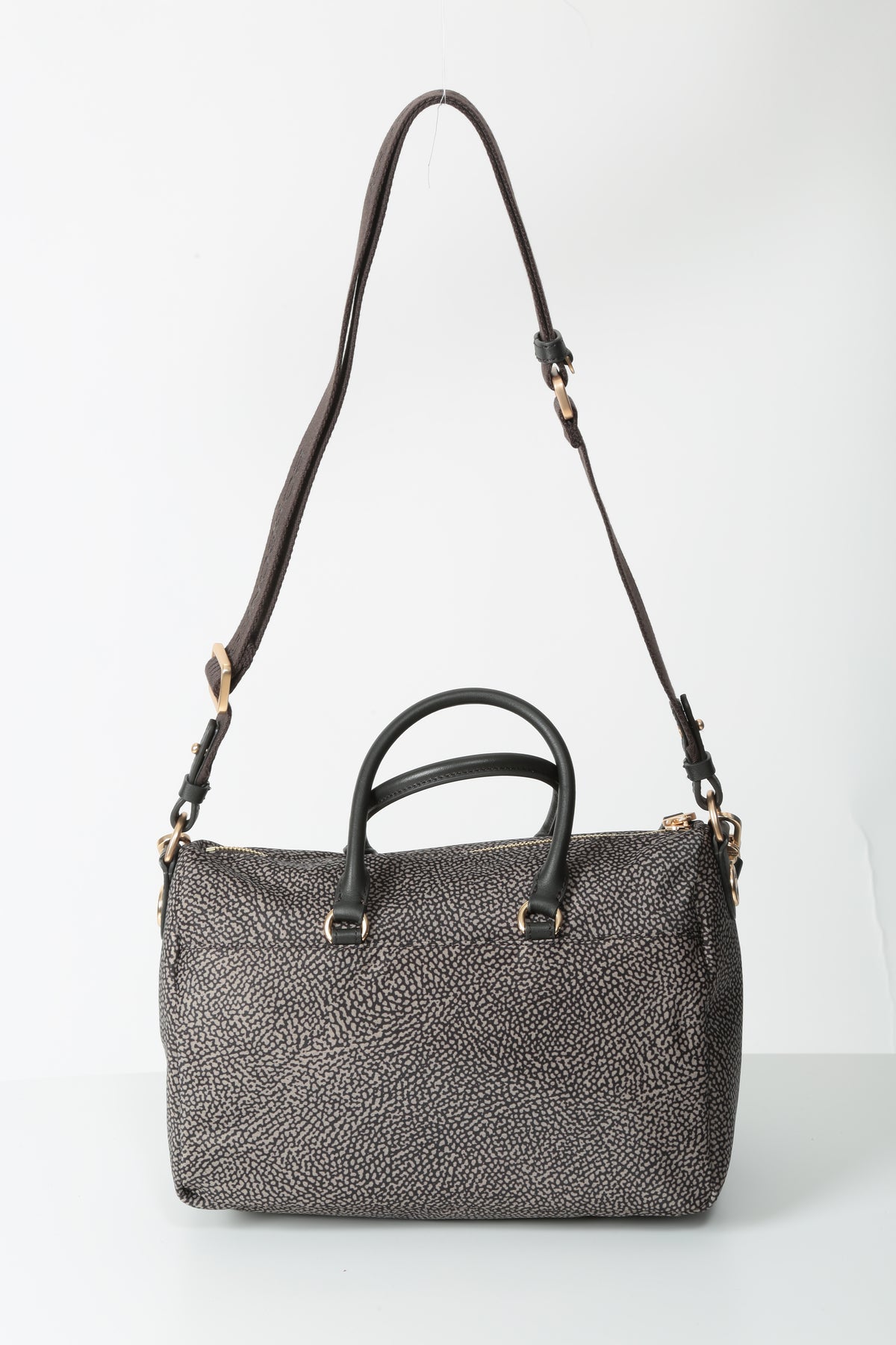 https://admin.shopify.com/store/gulieshop/products/16580926931293#:~:text=https%3A//www.gulieshop.it%20%E2%80%BA%20products%20%E2%80%BA%20borbonese%2Dborsa%2Dbauletto%2Db%2Dclub%2D910103460288