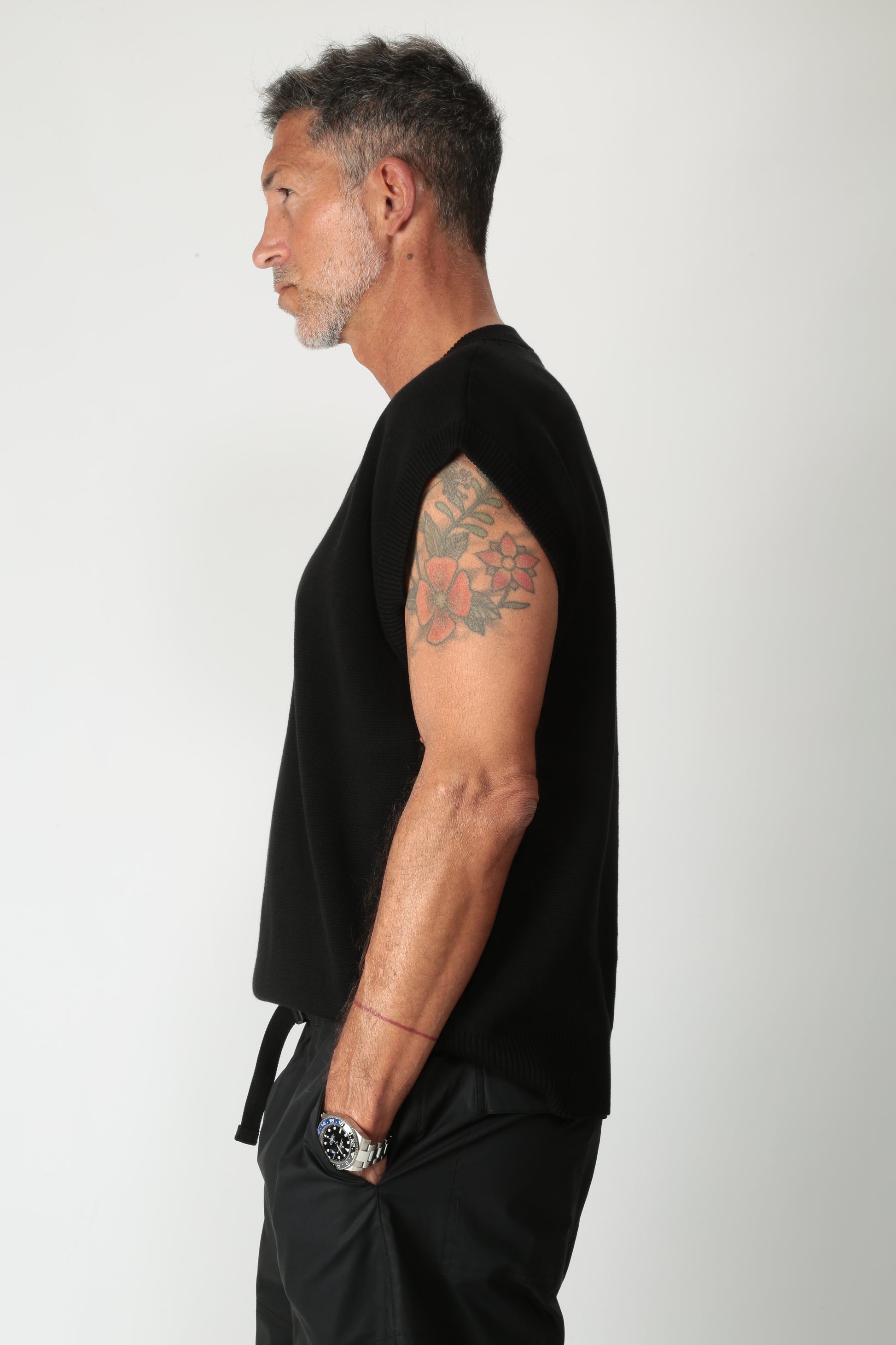 https://admin.shopify.com/store/gulieshop/products/15250588827997#:~:text=https%3A//www.gulieshop.it%20%E2%80%BA%20products%20%E2%80%BA%20r%2Dcollina%2Dgilet%2Din%2Dfilo%2Ddi%2Dcotone%2Drb05232