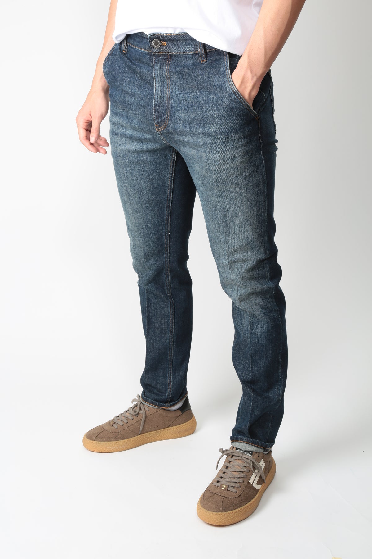 https://admin.shopify.com/store/gulieshop/products/16596081279325#:~:text=https%3A//www.gulieshop.it%20%E2%80%BA%20products%20%E2%80%BA%20pt%2Dtorino%2Djeans%2Dpantalone%2Dindie%2Dc5zp01z0%2Dim6040