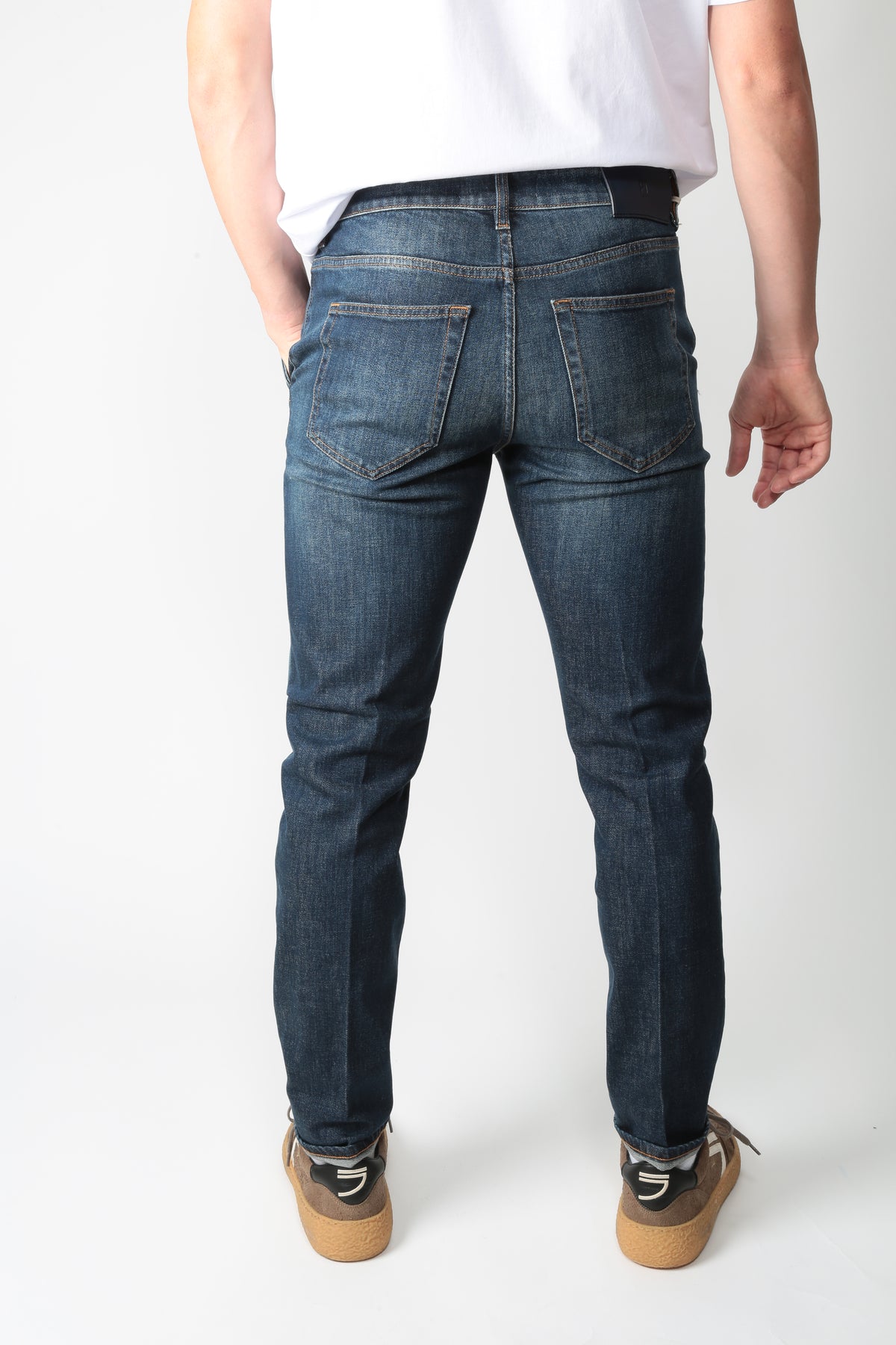 https://admin.shopify.com/store/gulieshop/products/16596081279325#:~:text=https%3A//www.gulieshop.it%20%E2%80%BA%20products%20%E2%80%BA%20pt%2Dtorino%2Djeans%2Dpantalone%2Dindie%2Dc5zp01z0%2Dim6040