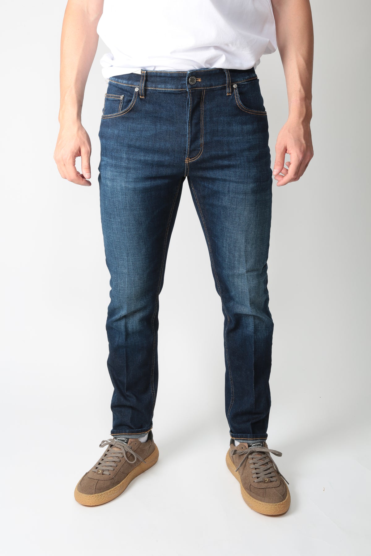 https://admin.shopify.com/store/gulieshop/products/16596081181021#:~:text=https%3A//www.gulieshop.it%20%E2%80%BA%20products%20%E2%80%BA%20pt%2Dtorino%2Djeans%2Delasticizzato%2Draggae%2Dc5tp05b0%2Dca5910