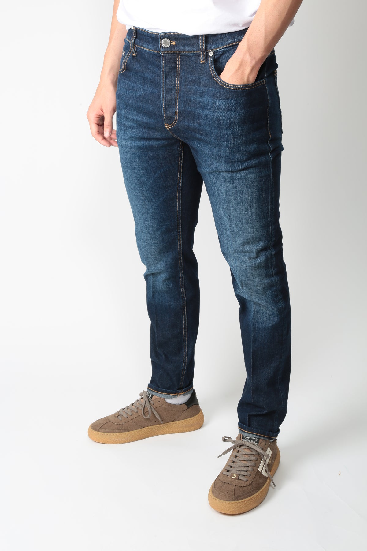 https://admin.shopify.com/store/gulieshop/products/16596081181021#:~:text=https%3A//www.gulieshop.it%20%E2%80%BA%20products%20%E2%80%BA%20pt%2Dtorino%2Djeans%2Delasticizzato%2Draggae%2Dc5tp05b0%2Dca5910