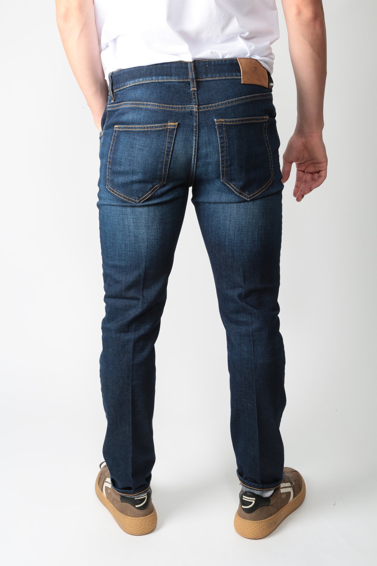 https://admin.shopify.com/store/gulieshop/products/16596081181021#:~:text=https%3A//www.gulieshop.it%20%E2%80%BA%20products%20%E2%80%BA%20pt%2Dtorino%2Djeans%2Delasticizzato%2Draggae%2Dc5tp05b0%2Dca5910