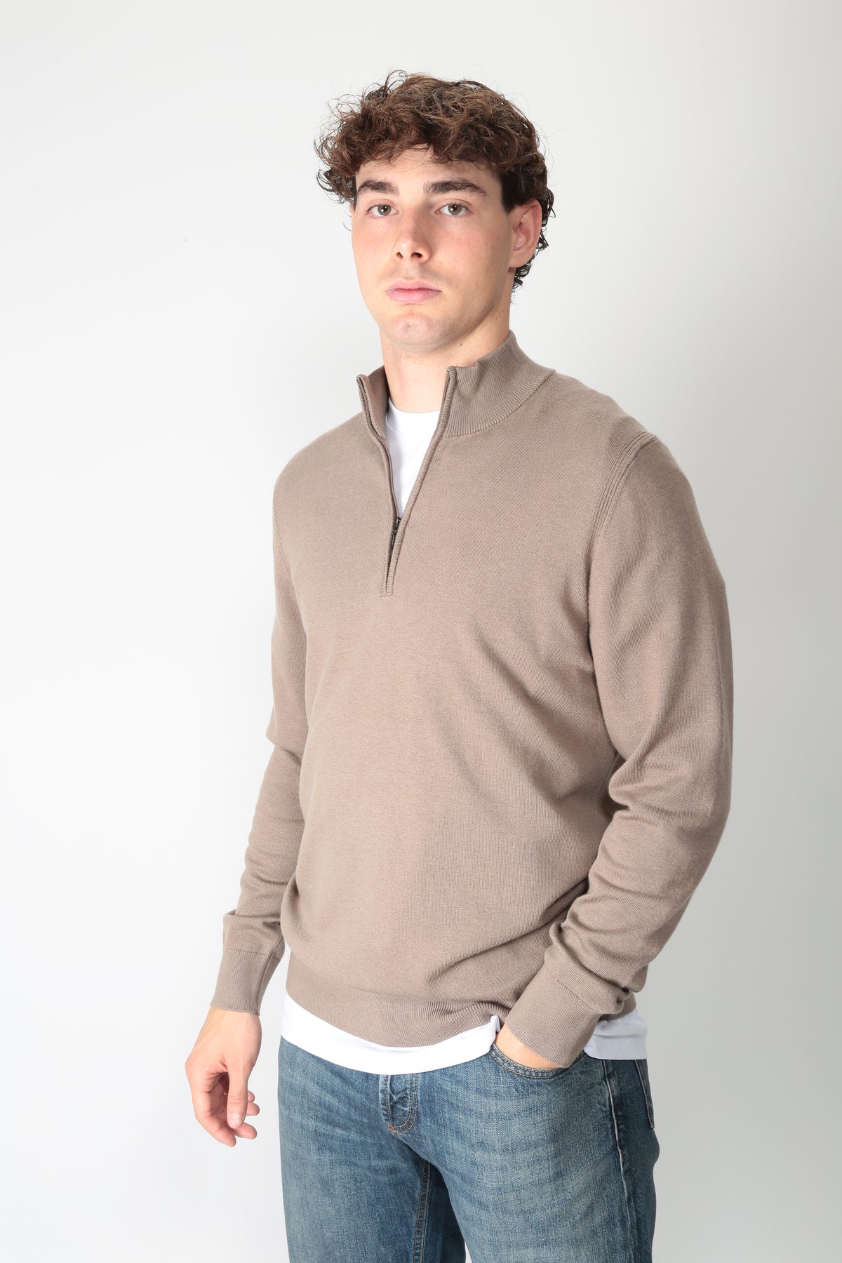 https://admin.shopify.com/store/gulieshop/products/16596135018845#:~:text=https%3A//www.gulieshop.it%20%E2%80%BA%20products%20%E2%80%BA%20diktat%2Dmaglia%2Dmezza%2Dzip%2Ddk27%2D909