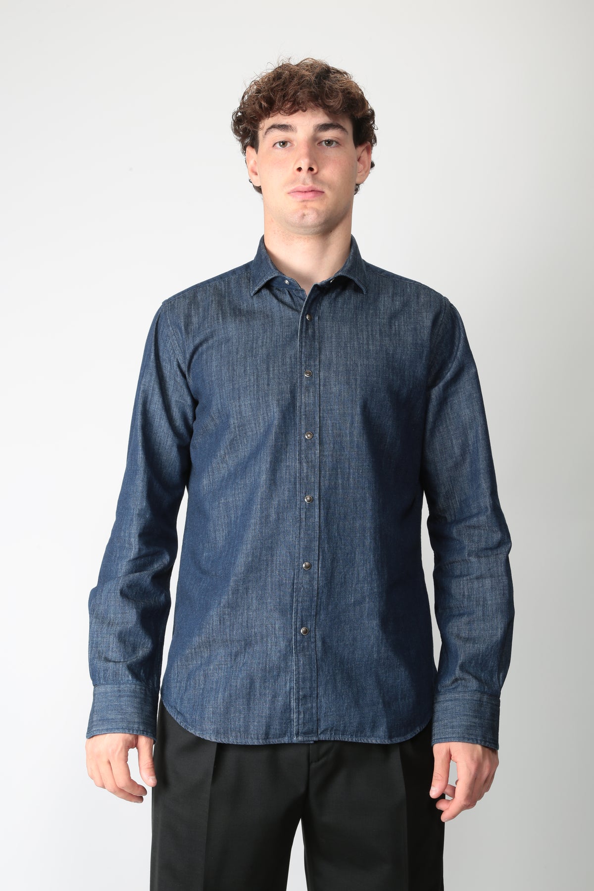 https://admin.shopify.com/store/gulieshop/products/16596098613597#:~:text=https%3A//www.gulieshop.it%20%E2%80%BA%20products%20%E2%80%BA%20xacus%2Dcamicia%2Din%2Ddenim%2Dleggero%2D749ml%2D31124