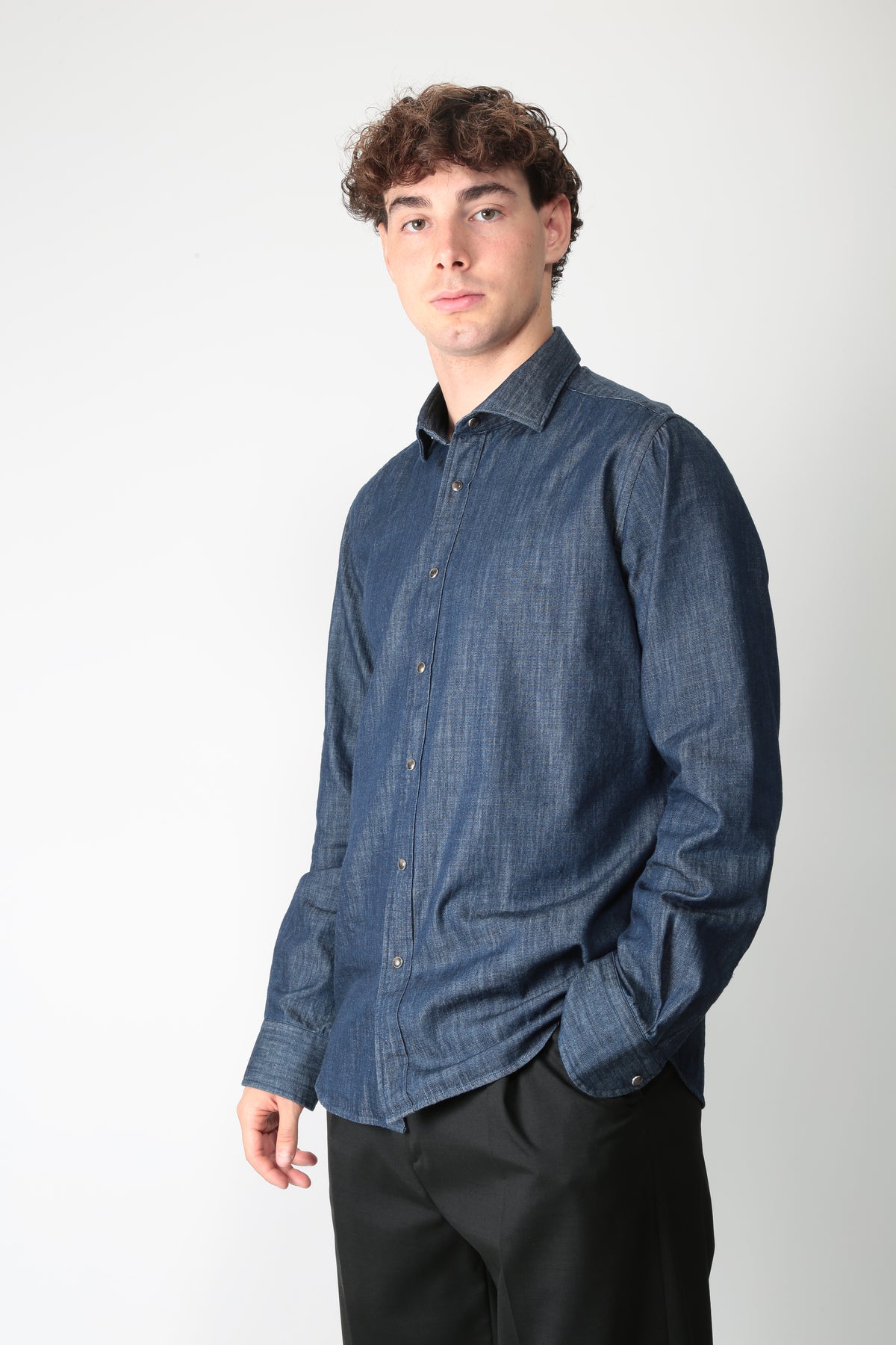 https://admin.shopify.com/store/gulieshop/products/16596098613597#:~:text=https%3A//www.gulieshop.it%20%E2%80%BA%20products%20%E2%80%BA%20xacus%2Dcamicia%2Din%2Ddenim%2Dleggero%2D749ml%2D31124