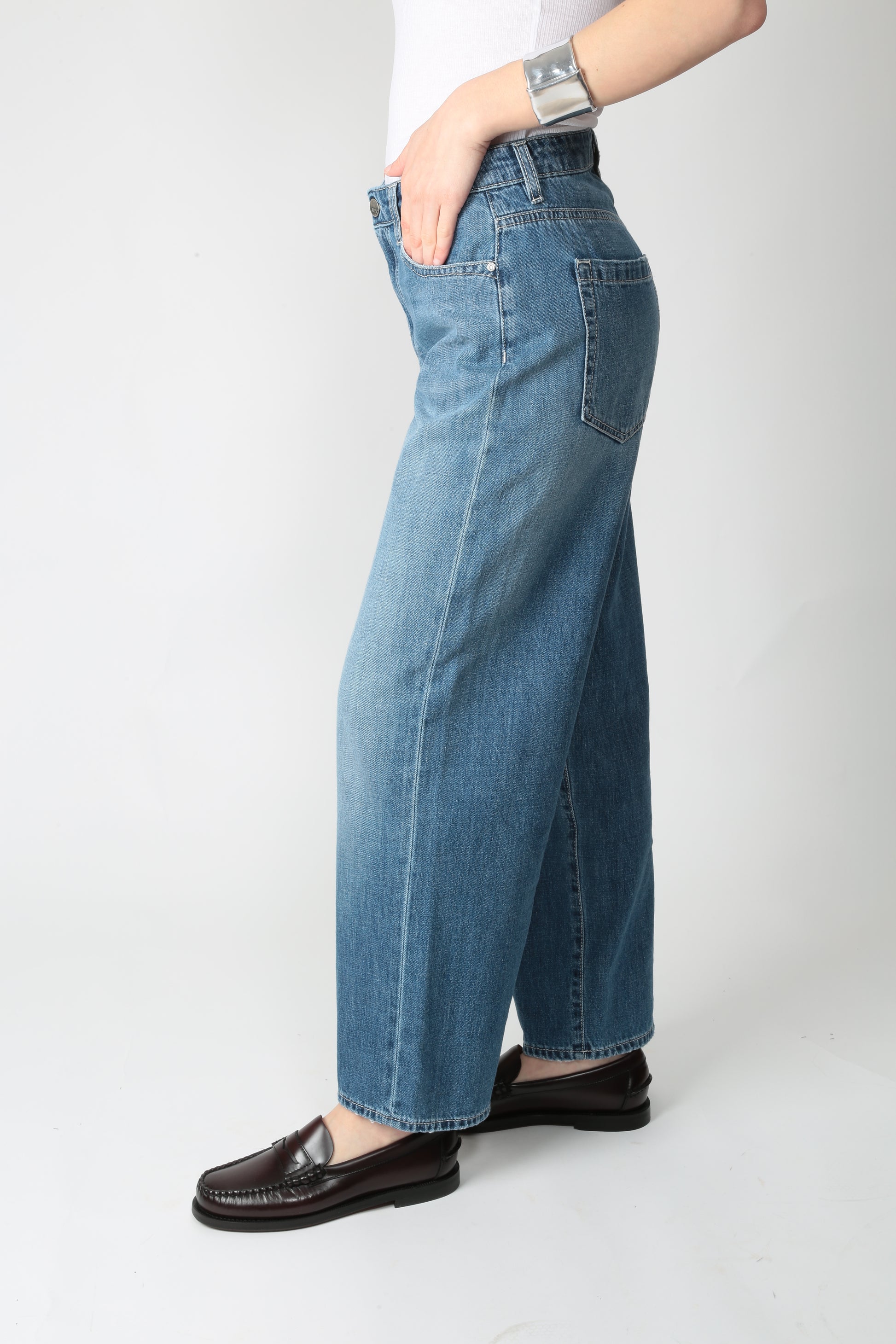 https://admin.shopify.com/store/gulieshop/products/15290050773341#:~:text=https%3A//www.gulieshop.it%20%E2%80%BA%20products%20%E2%80%BA%20latino%2Djeans%2Dballon%2Dpa151dmd069%2Dvittoria