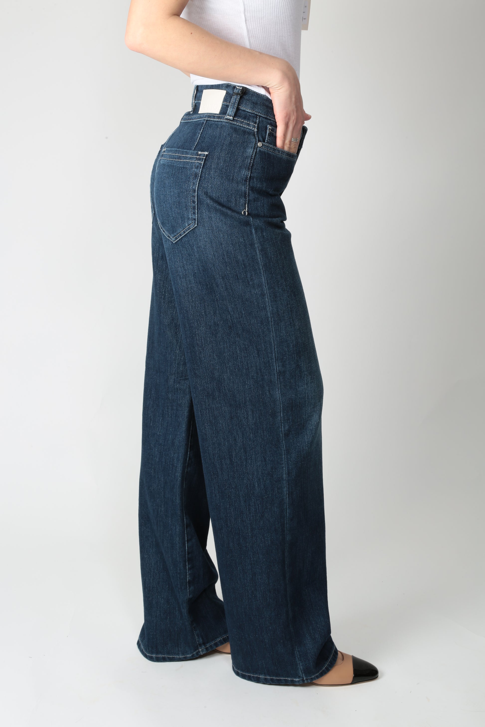 https://admin.shopify.com/store/gulieshop/products/15290050707805#:~:text=https%3A//www.gulieshop.it%20%E2%80%BA%20products%20%E2%80%BA%20latino%2Djeans%2Dampio%2Deffetto%2Dcangiante%2Dpa149dmd074%2Ddorotea