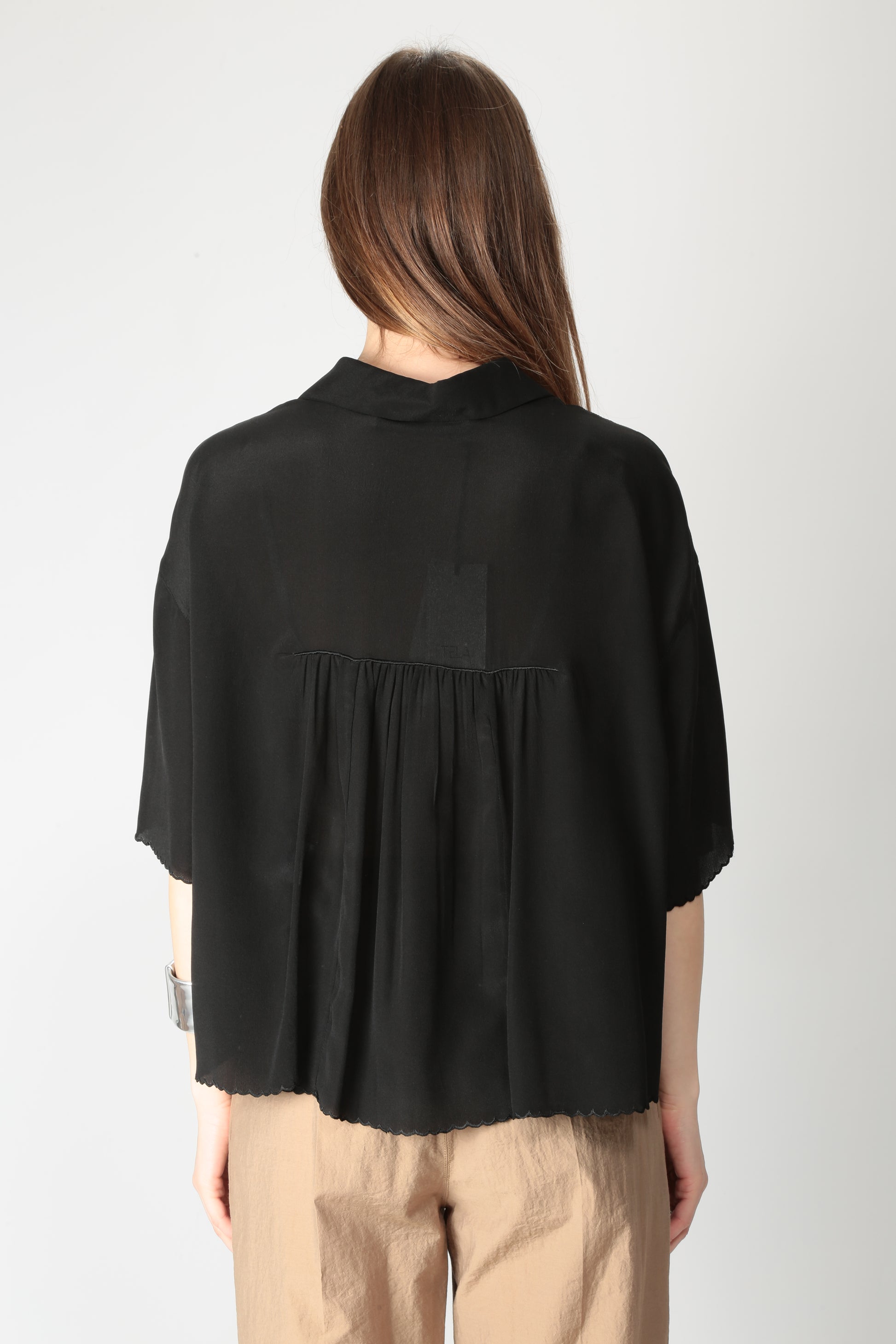 https://admin.shopify.com/store/gulieshop/products/15308812124509#:~:text=https%3A//www.gulieshop.it%20%E2%80%BA%20products%20%E2%80%BA%20tela%2Dcamicia%2Din%2Dseta%2Dclinio