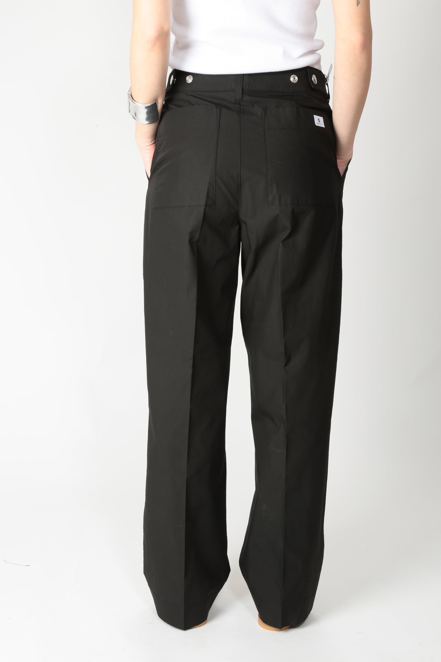 https://admin.shopify.com/store/gulieshop/products/15290051330397#:~:text=https%3A//www.gulieshop.it%20%E2%80%BA%20products%20%E2%80%BA%20department%2D5%2Dpantalone%2Dcon%2Dpinces%2Dpodshare%2Ddp05750m2tf0306%2D1