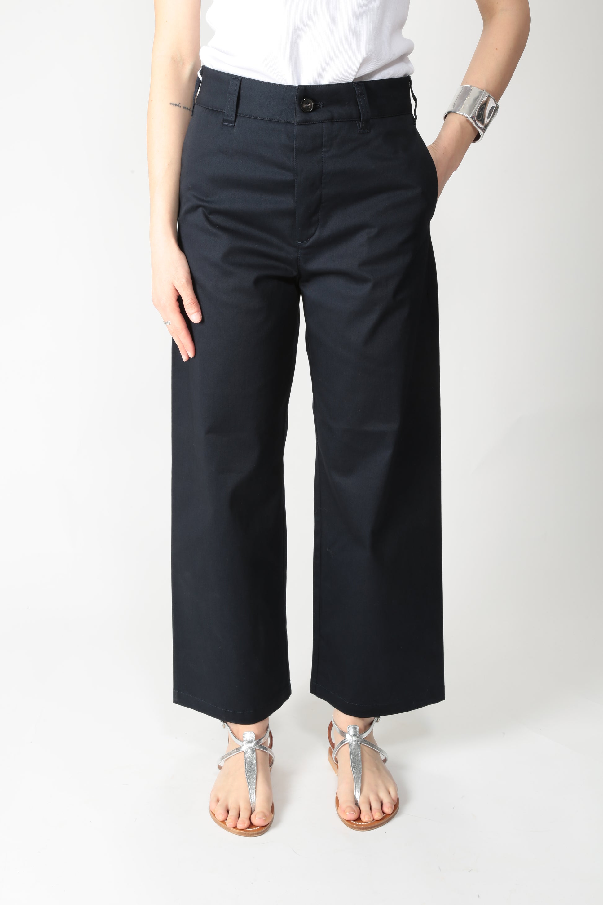 https://admin.shopify.com/store/gulieshop/products/15290050871645#:~:text=https%3A//www.gulieshop.it%20%E2%80%BA%20products%20%E2%80%BA%20department%2D5%2Dpantalone%2Dlargo%2Din%2Dcotone%2Ddue%2Dpant%2Ddp05150m2ts0050000%2D1