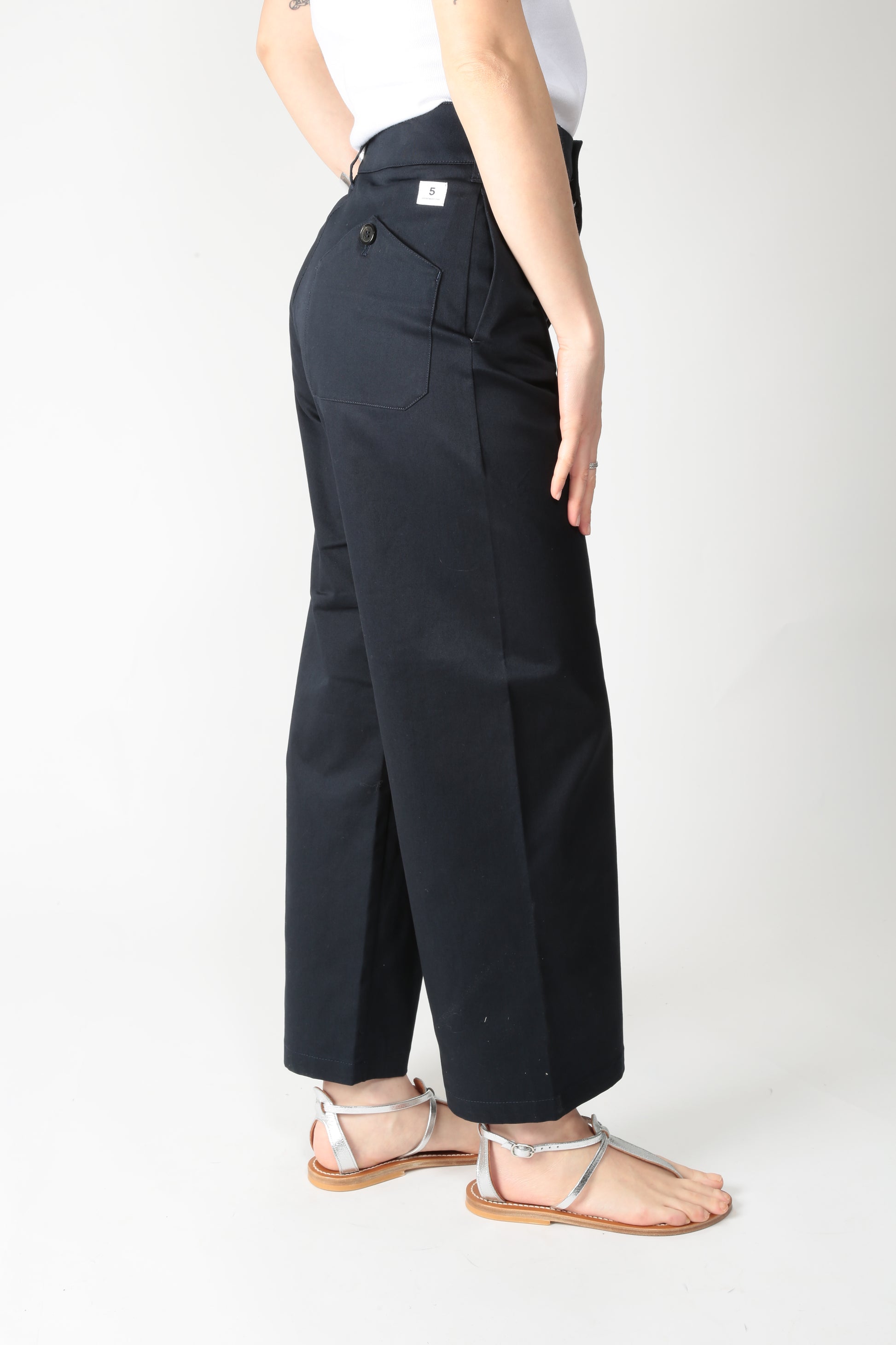 https://admin.shopify.com/store/gulieshop/products/15290050871645#:~:text=https%3A//www.gulieshop.it%20%E2%80%BA%20products%20%E2%80%BA%20department%2D5%2Dpantalone%2Dlargo%2Din%2Dcotone%2Ddue%2Dpant%2Ddp05150m2ts0050000%2D1