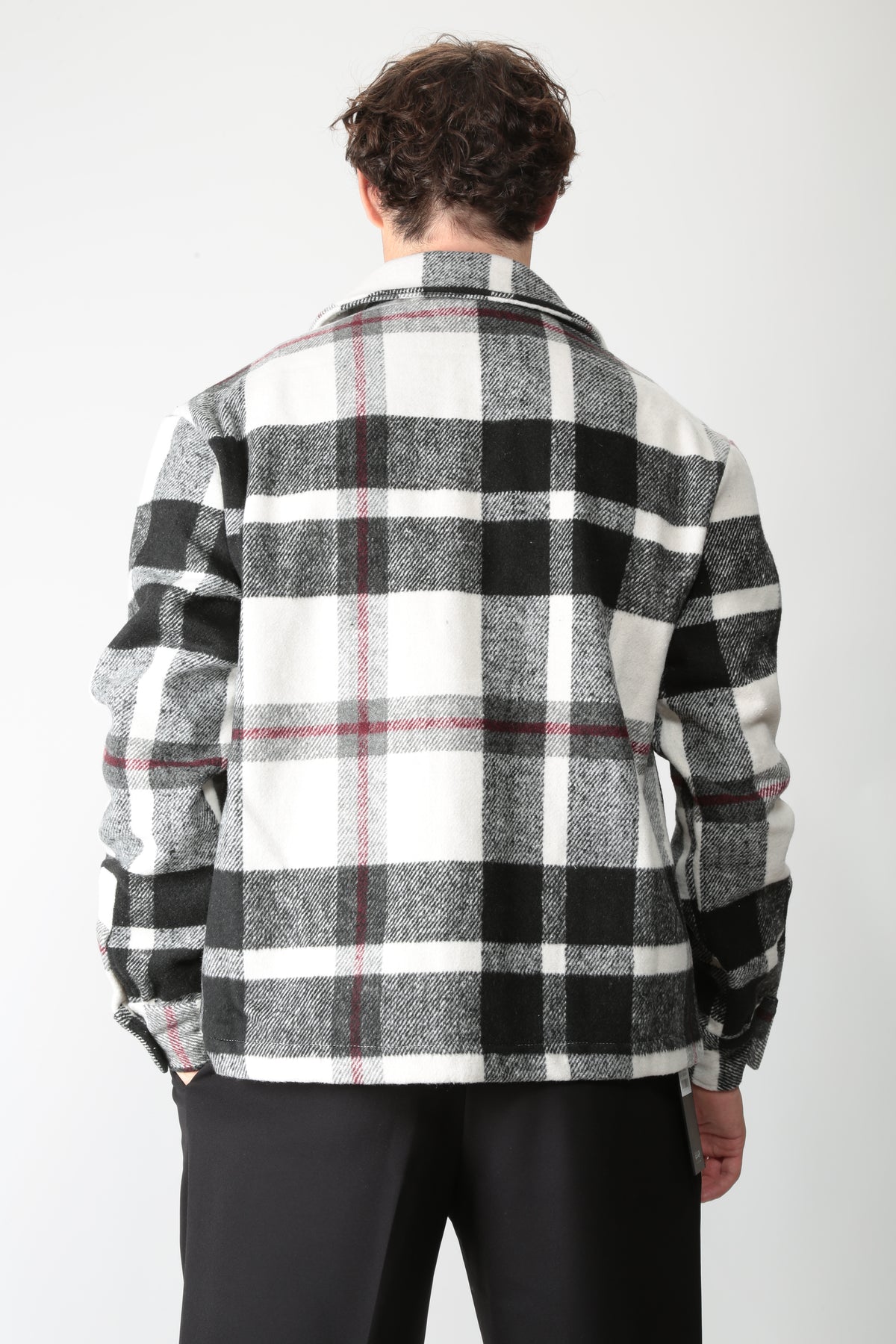 https://admin.shopify.com/store/gulieshop/products/16595776307549#:~:text=https%3A//www.gulieshop.it%20%E2%80%BA%20products%20%E2%80%BA%20whynotbrand%2Dovershirt%2Da%2Dscacchi%2Djl84