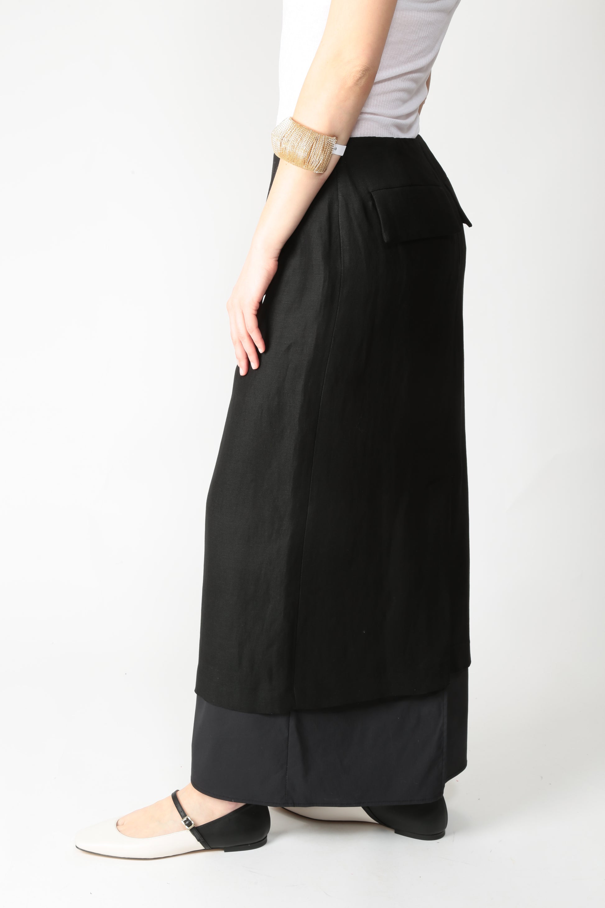 https://admin.shopify.com/store/gulieshop/products/15290035634525#:~:text=https%3A//www.gulieshop.it%20%E2%80%BA%20products%20%E2%80%BA%20l%2Dconti%2Dgonna%2Da%2Dtubino%2Df5sl75