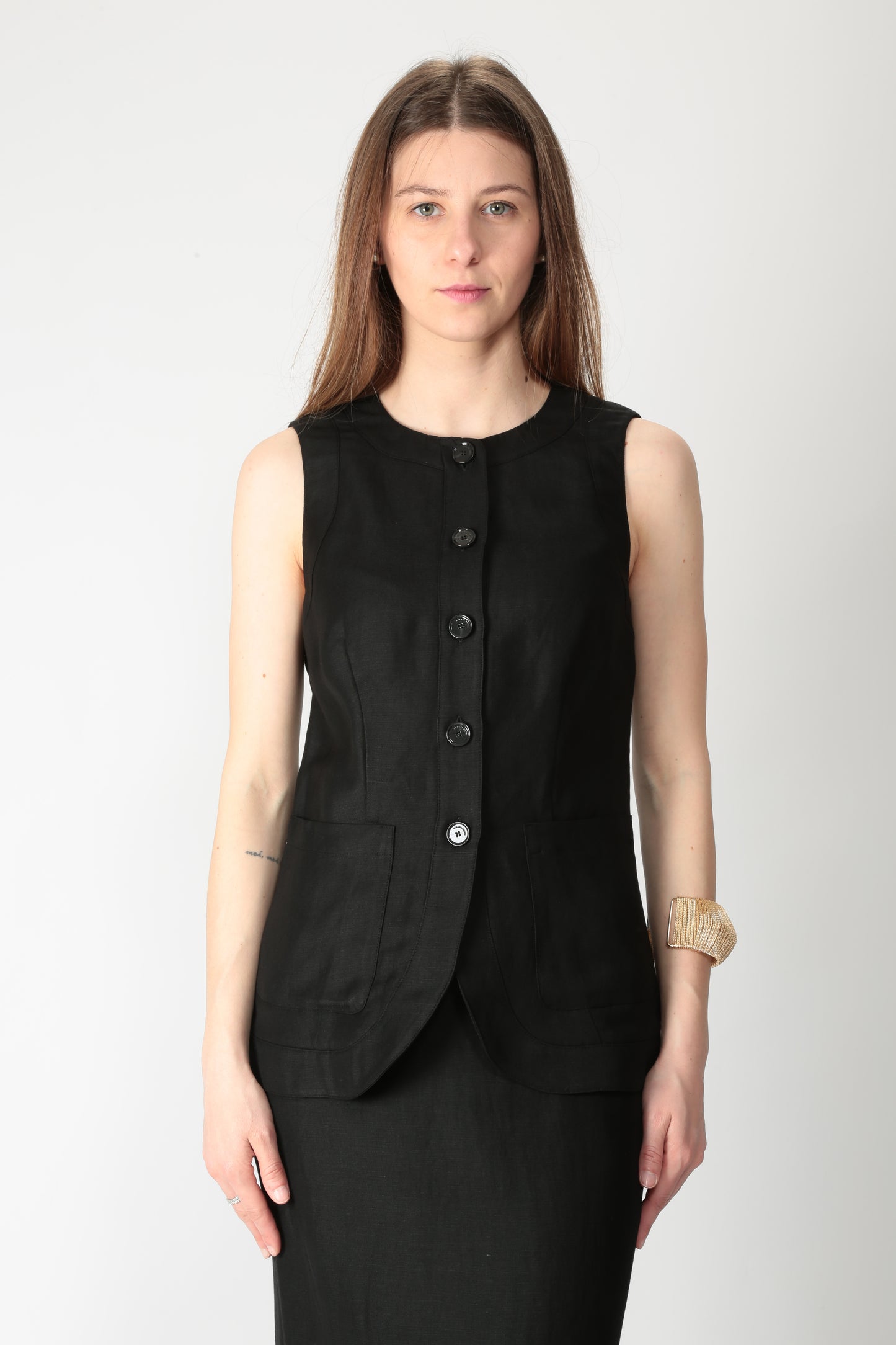 https://admin.shopify.com/store/gulieshop/products/15290035241309#:~:text=https%3A//www.gulieshop.it%20%E2%80%BA%20products%20%E2%80%BA%20l%2Dconti%2Dgilet%2Din%2Dviscosa%2De%2Dlino%2Df5sl81