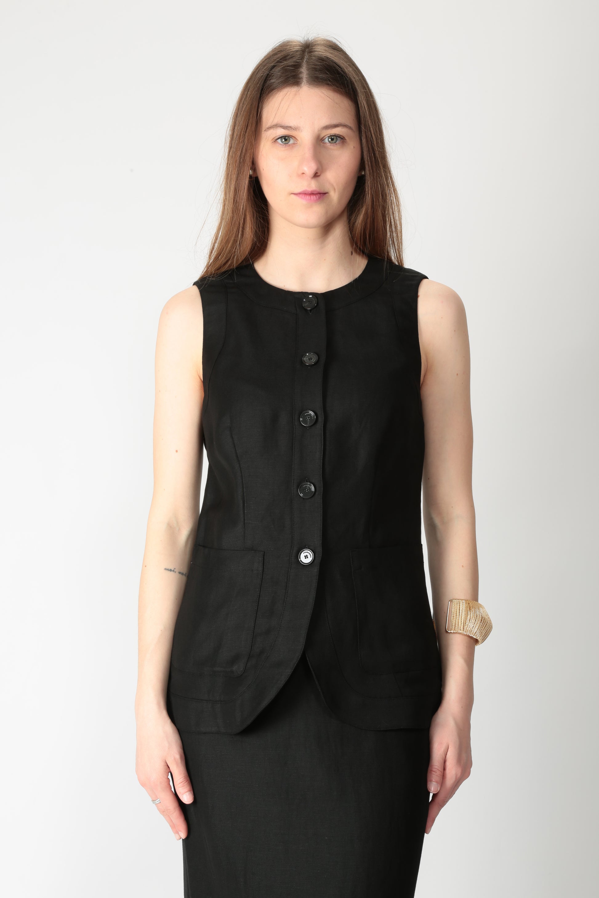 https://admin.shopify.com/store/gulieshop/products/15290035241309#:~:text=https%3A//www.gulieshop.it%20%E2%80%BA%20products%20%E2%80%BA%20l%2Dconti%2Dgilet%2Din%2Dviscosa%2De%2Dlino%2Df5sl81