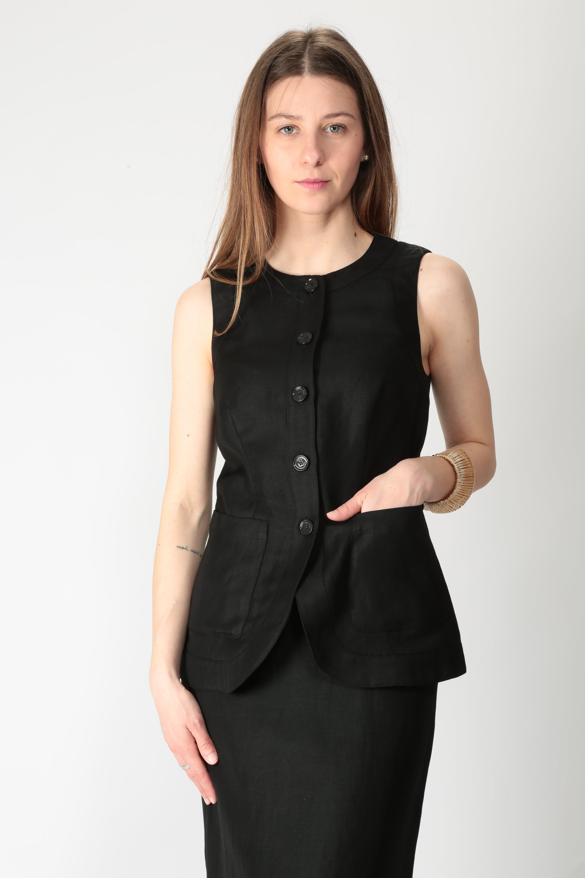 https://admin.shopify.com/store/gulieshop/products/15290035241309#:~:text=https%3A//www.gulieshop.it%20%E2%80%BA%20products%20%E2%80%BA%20l%2Dconti%2Dgilet%2Din%2Dviscosa%2De%2Dlino%2Df5sl81