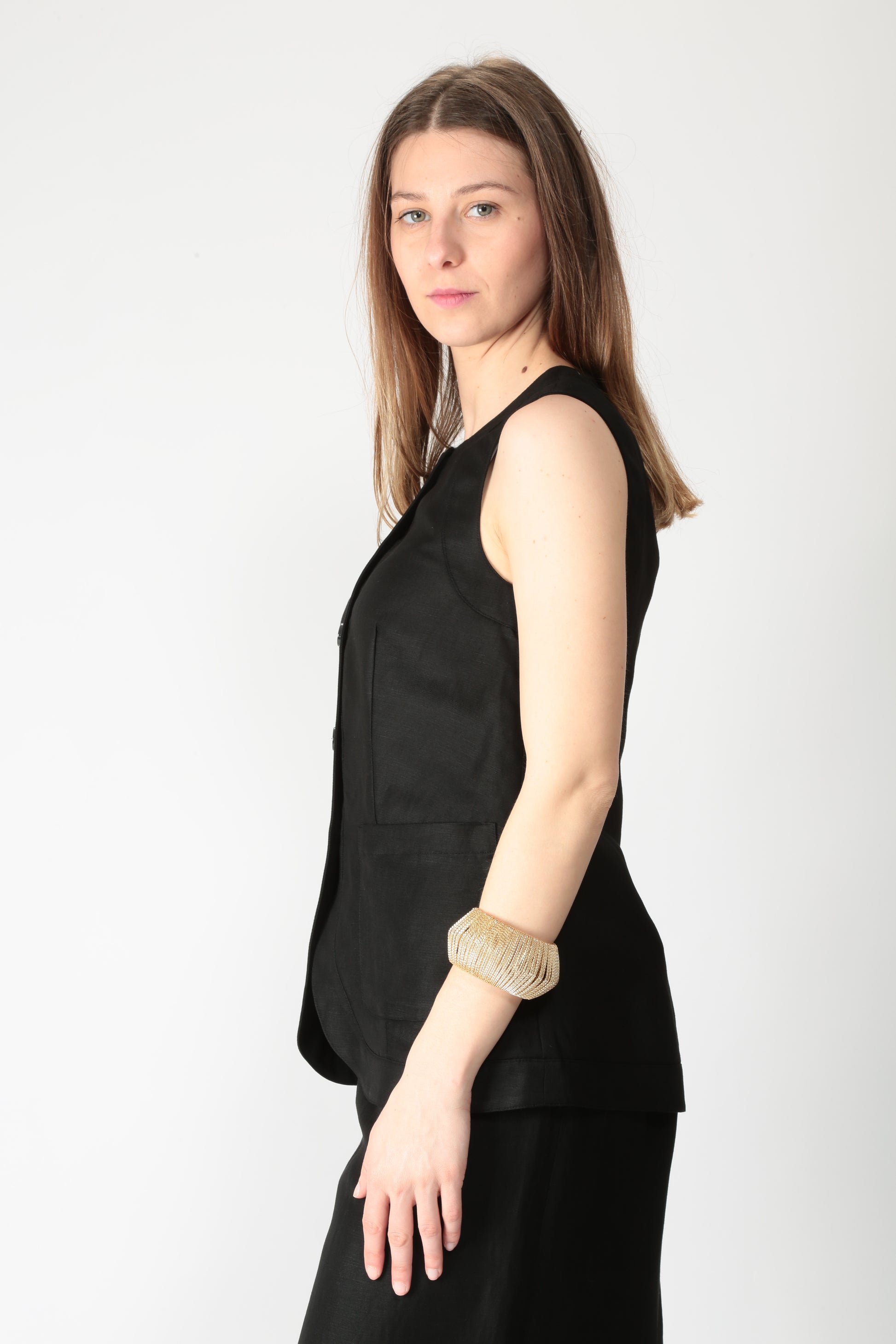 https://admin.shopify.com/store/gulieshop/products/15290035241309#:~:text=https%3A//www.gulieshop.it%20%E2%80%BA%20products%20%E2%80%BA%20l%2Dconti%2Dgilet%2Din%2Dviscosa%2De%2Dlino%2Df5sl81