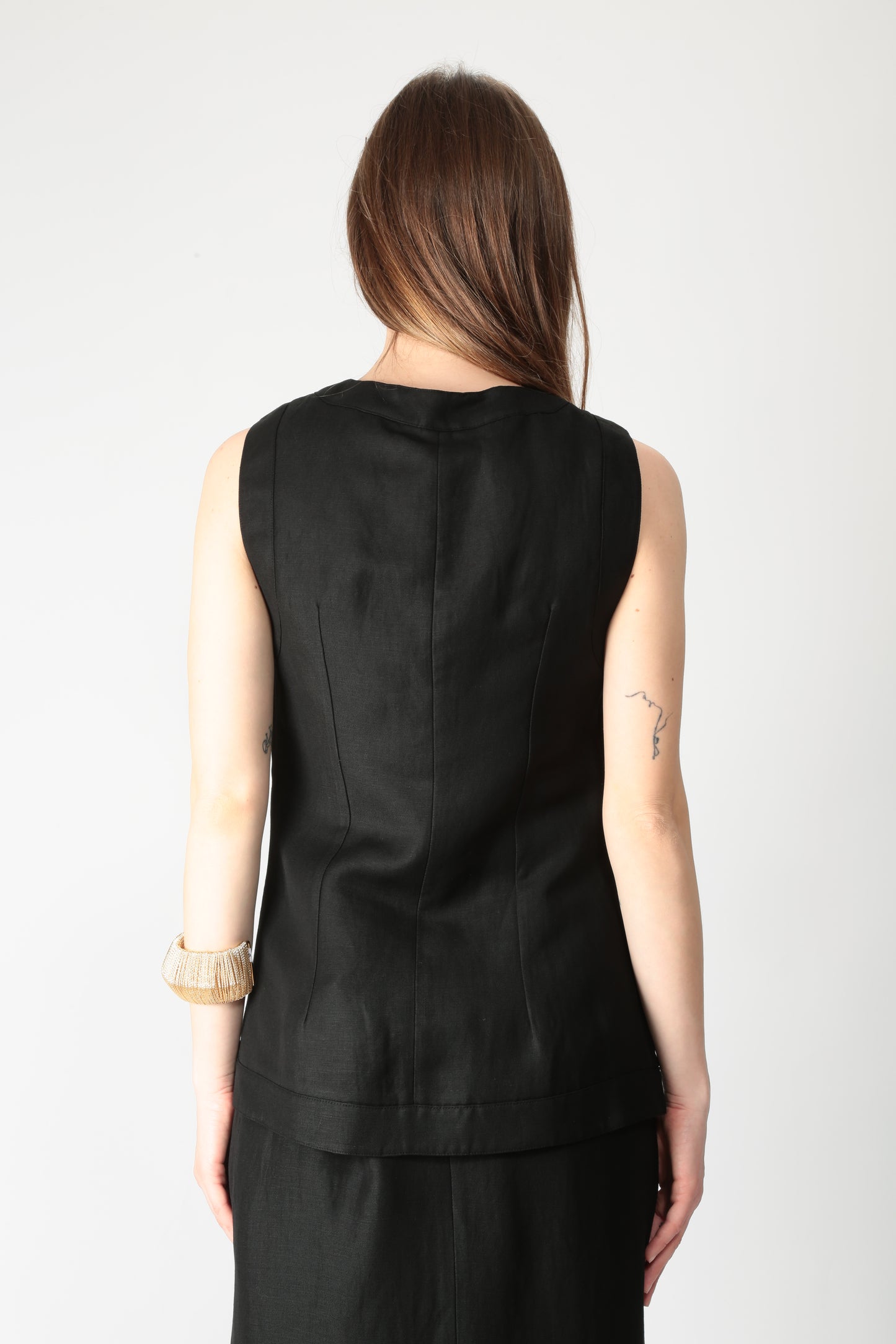 https://admin.shopify.com/store/gulieshop/products/15290035241309#:~:text=https%3A//www.gulieshop.it%20%E2%80%BA%20products%20%E2%80%BA%20l%2Dconti%2Dgilet%2Din%2Dviscosa%2De%2Dlino%2Df5sl81