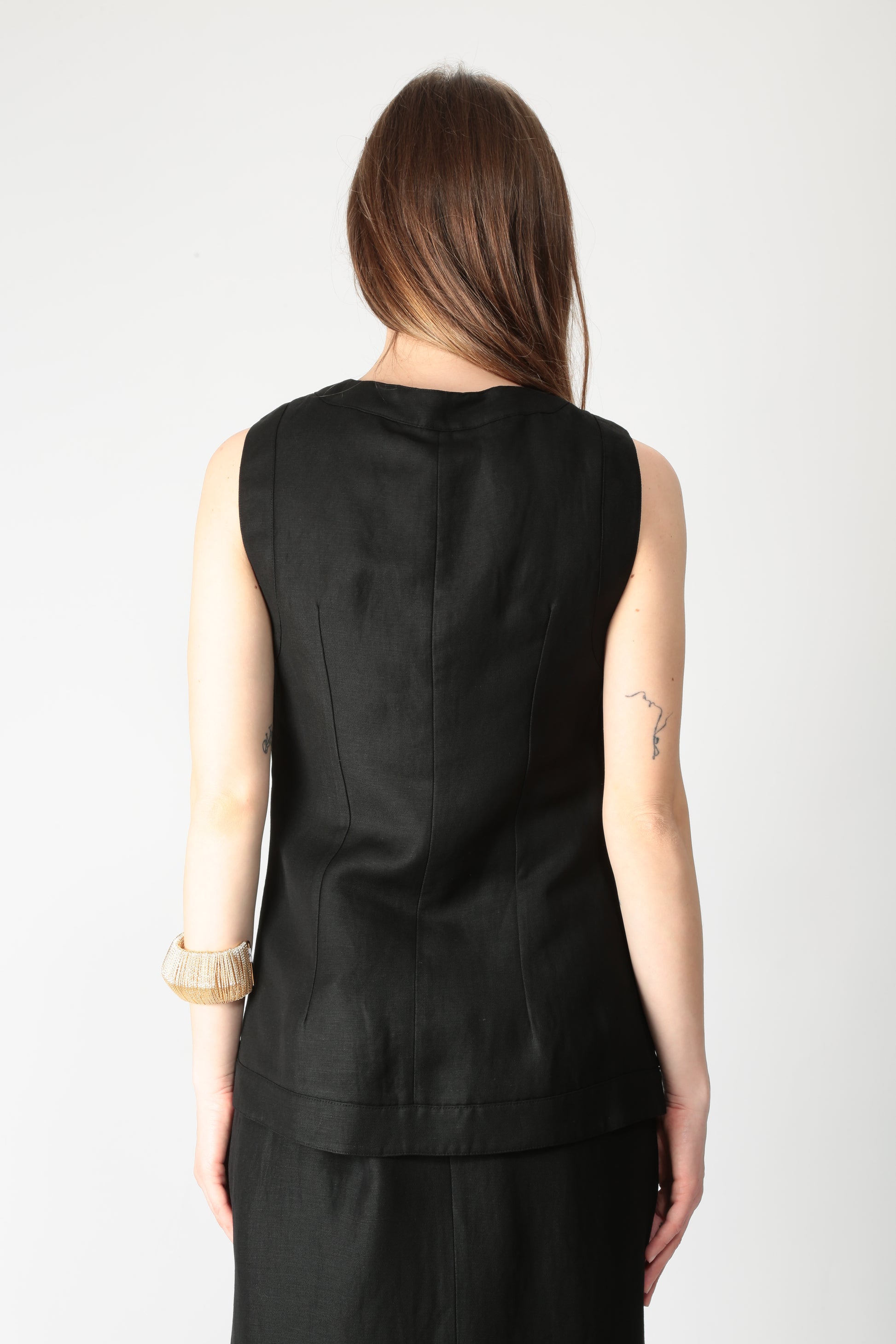 https://admin.shopify.com/store/gulieshop/products/15290035241309#:~:text=https%3A//www.gulieshop.it%20%E2%80%BA%20products%20%E2%80%BA%20l%2Dconti%2Dgilet%2Din%2Dviscosa%2De%2Dlino%2Df5sl81