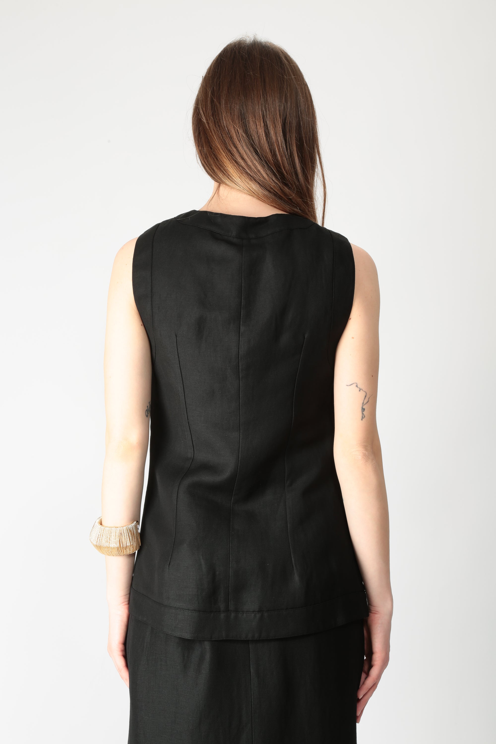 https://admin.shopify.com/store/gulieshop/products/15290035241309#:~:text=https%3A//www.gulieshop.it%20%E2%80%BA%20products%20%E2%80%BA%20l%2Dconti%2Dgilet%2Din%2Dviscosa%2De%2Dlino%2Df5sl81