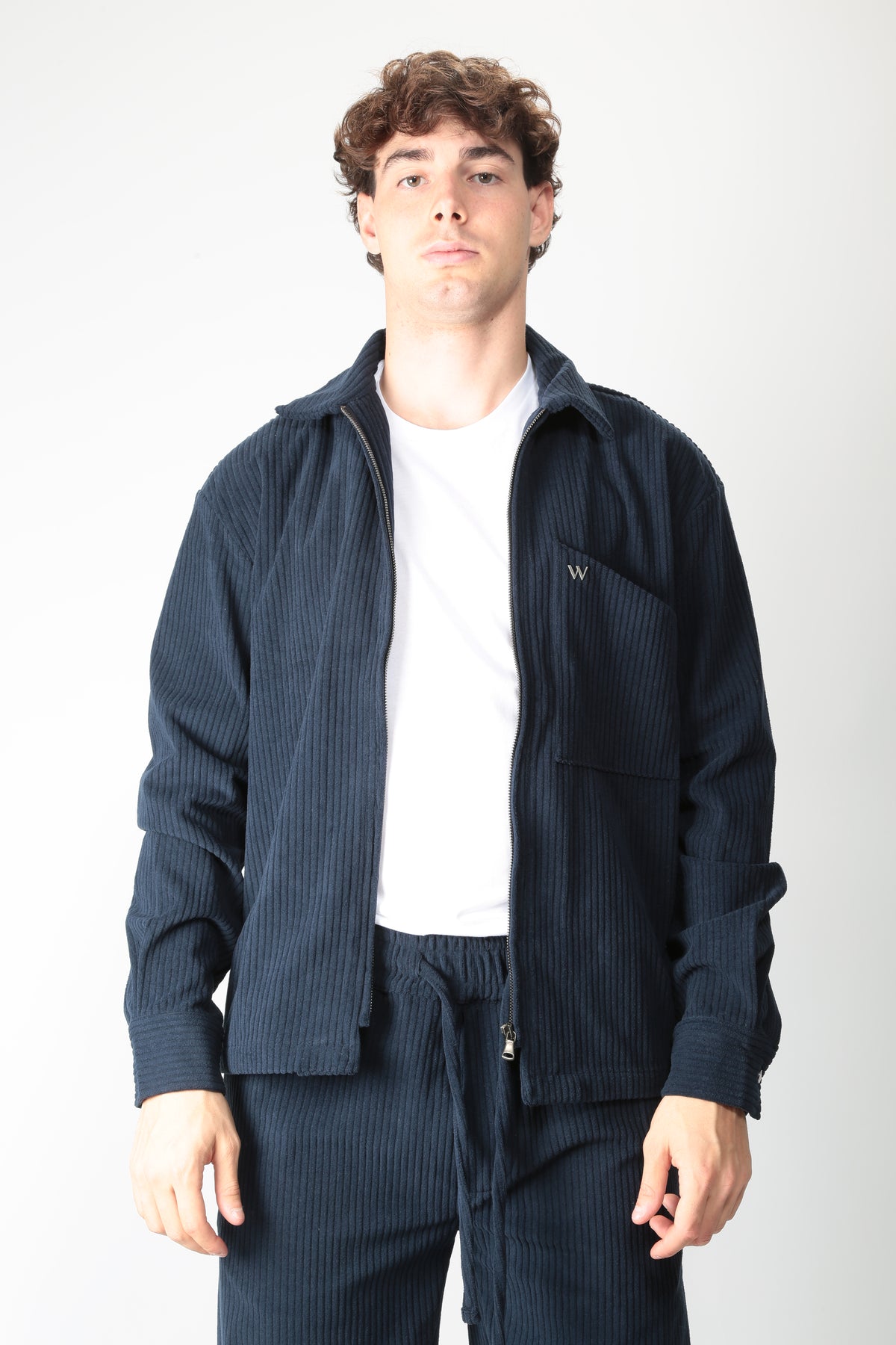 https://admin.shopify.com/store/gulieshop/products/16595776242013#:~:text=https%3A//www.gulieshop.it%20%E2%80%BA%20products%20%E2%80%BA%20whynotbrand%2Dovershirt%2Din%2Dvelluto%2Djl72