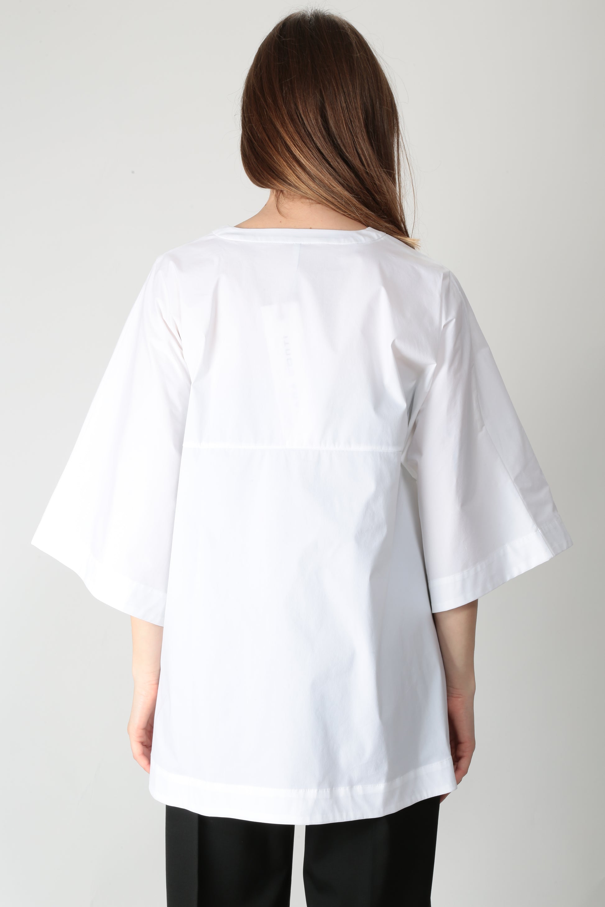 https://admin.shopify.com/store/gulieshop/products/15290035208541#:~:text=https%3A//www.gulieshop.it%20%E2%80%BA%20products%20%E2%80%BA%20l%2Dconti%2Dcamicia%2Dgirocollo%2Df5sk13