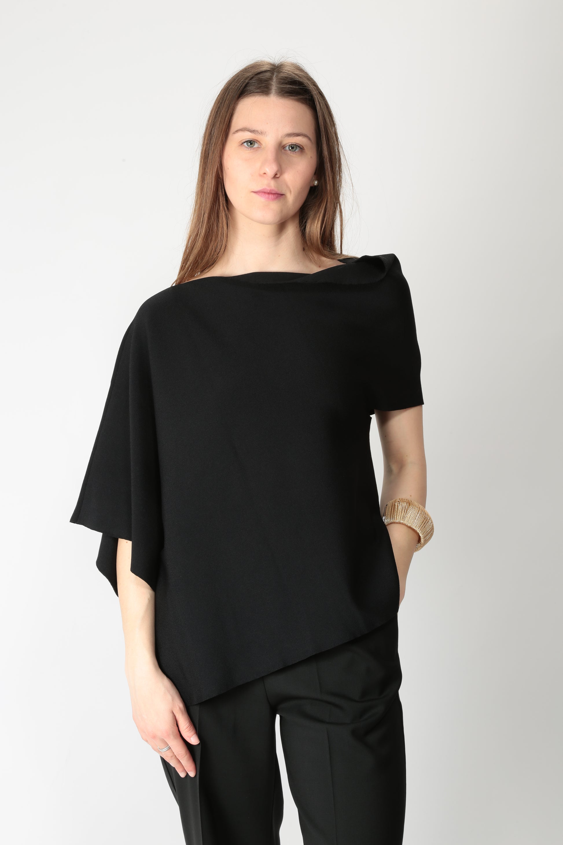 https://admin.shopify.com/store/gulieshop/products/15290025279837#:~:text=https%3A//www.gulieshop.it%20%E2%80%BA%20products%20%E2%80%BA%20l%2Dconti%2Dmaglia%2Dasimmetrica%2Df5sa21