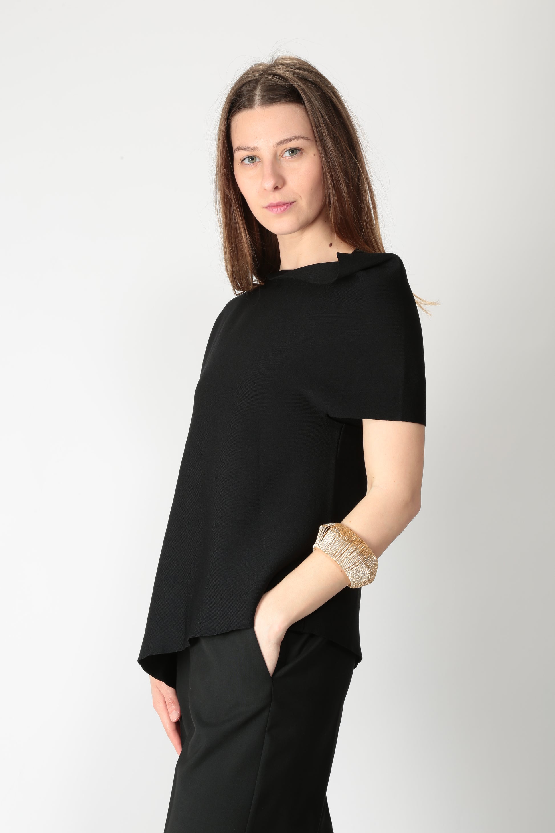 https://admin.shopify.com/store/gulieshop/products/15290025279837#:~:text=https%3A//www.gulieshop.it%20%E2%80%BA%20products%20%E2%80%BA%20l%2Dconti%2Dmaglia%2Dasimmetrica%2Df5sa21