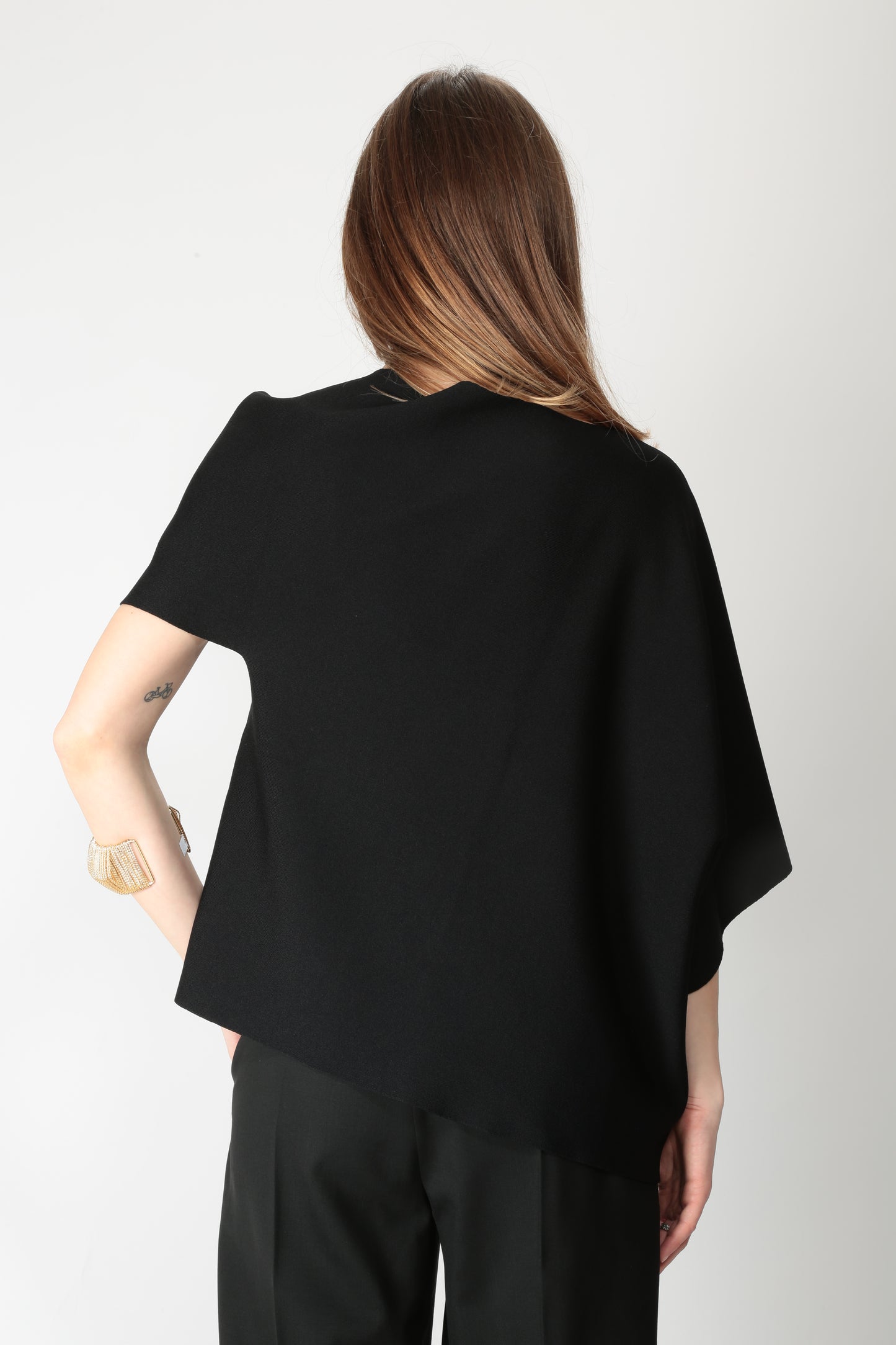 https://admin.shopify.com/store/gulieshop/products/15290025279837#:~:text=https%3A//www.gulieshop.it%20%E2%80%BA%20products%20%E2%80%BA%20l%2Dconti%2Dmaglia%2Dasimmetrica%2Df5sa21
