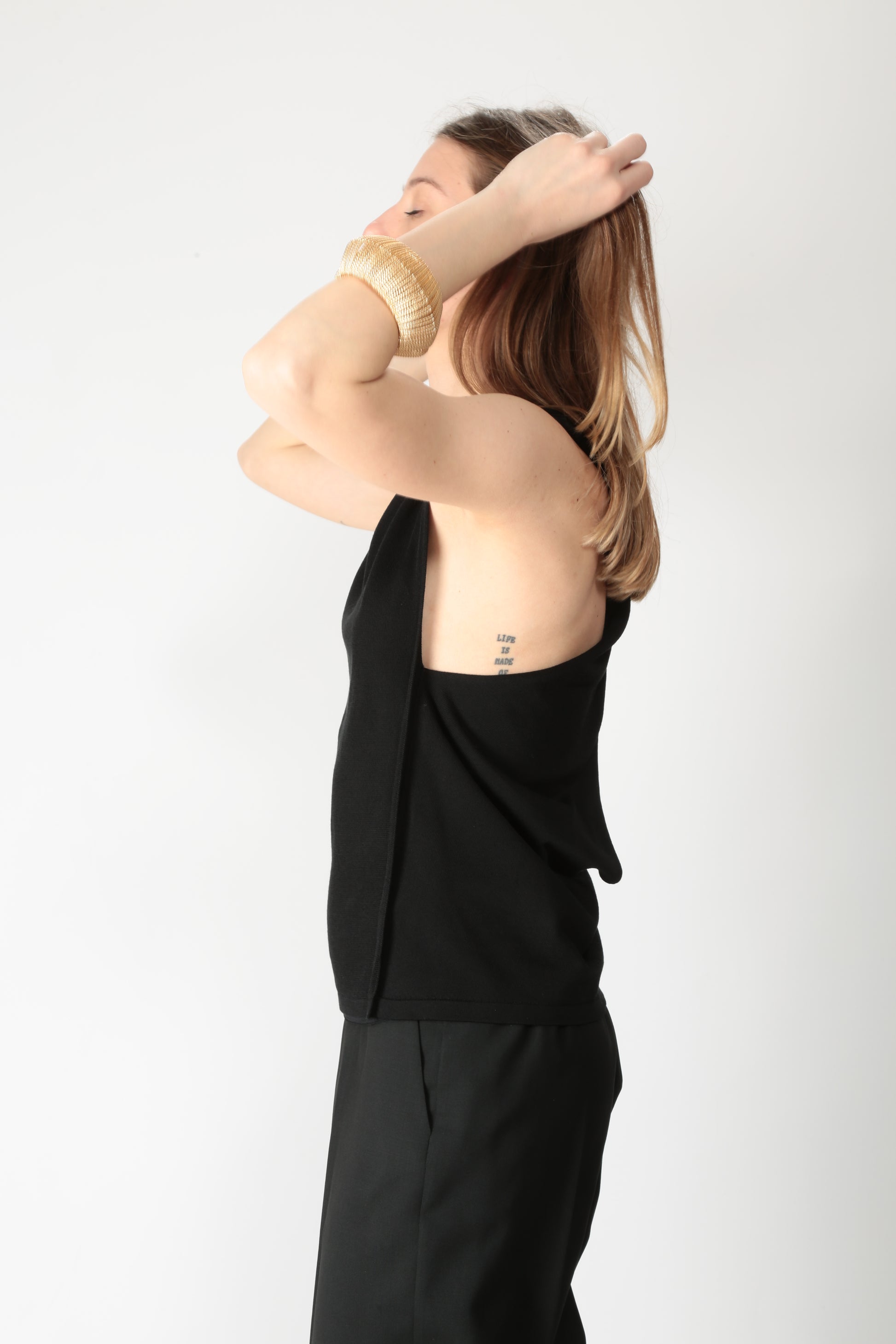 https://admin.shopify.com/store/gulieshop/products/15290025115997#:~:text=https%3A//www.gulieshop.it%20%E2%80%BA%20products%20%E2%80%BA%20l%2Dconti%2Dtop%2Dcanotta%2Dkatia%2Dl5sd24
