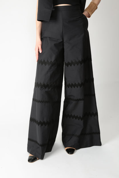 https://admin.shopify.com/store/gulieshop/products/15290035110237#:~:text=https%3A//www.gulieshop.it%20%E2%80%BA%20products%20%E2%80%BA%20l%2Dconti%2Dpantalone%2Dcon%2Dricamo%2Df5sk98