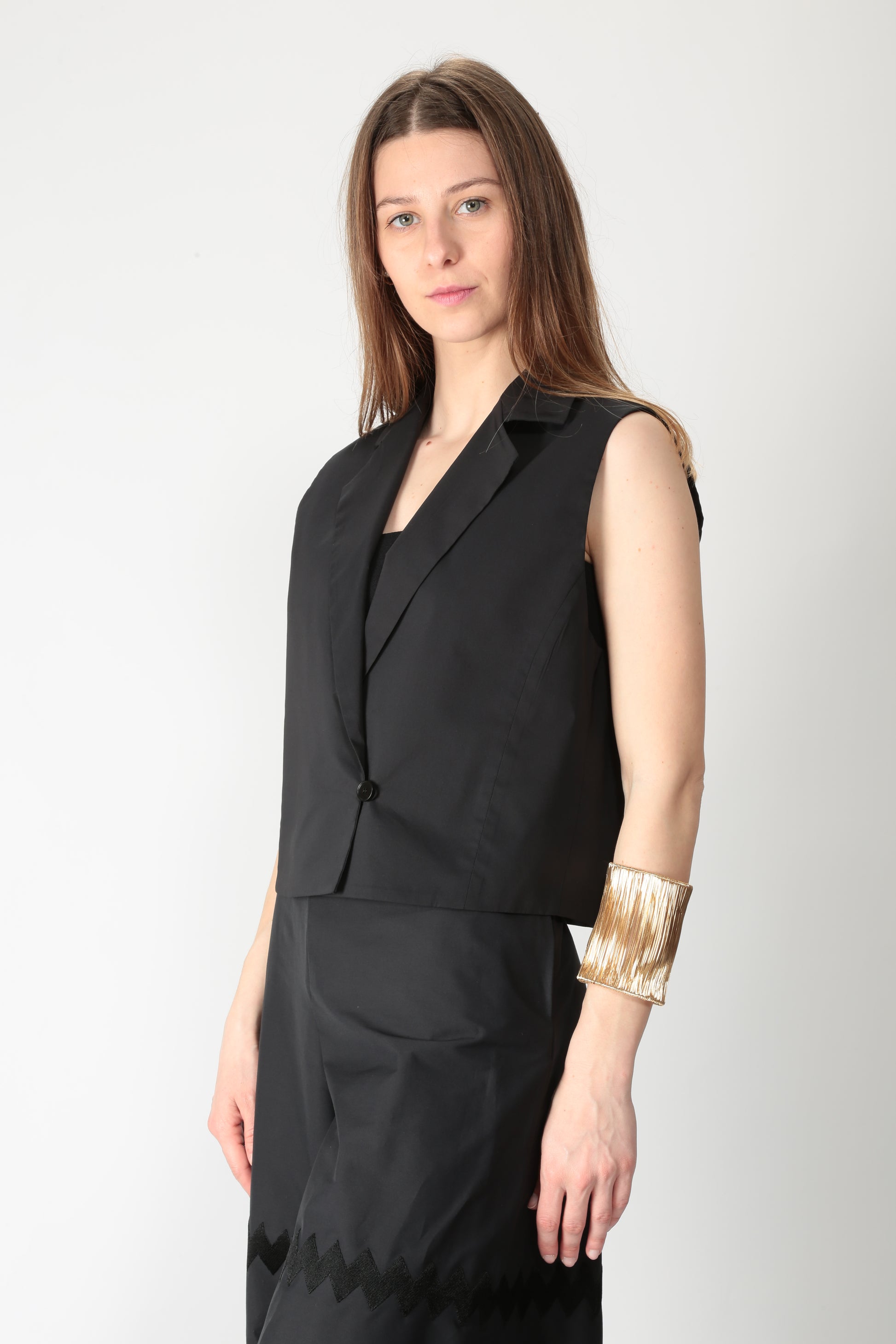 https://admin.shopify.com/store/gulieshop/products/15290025410909#:~:text=https%3A//www.gulieshop.it%20%E2%80%BA%20products%20%E2%80%BA%20l%2Dconti%2Dgilet%2Dcropped%2Dnoah%2Dl5sk55