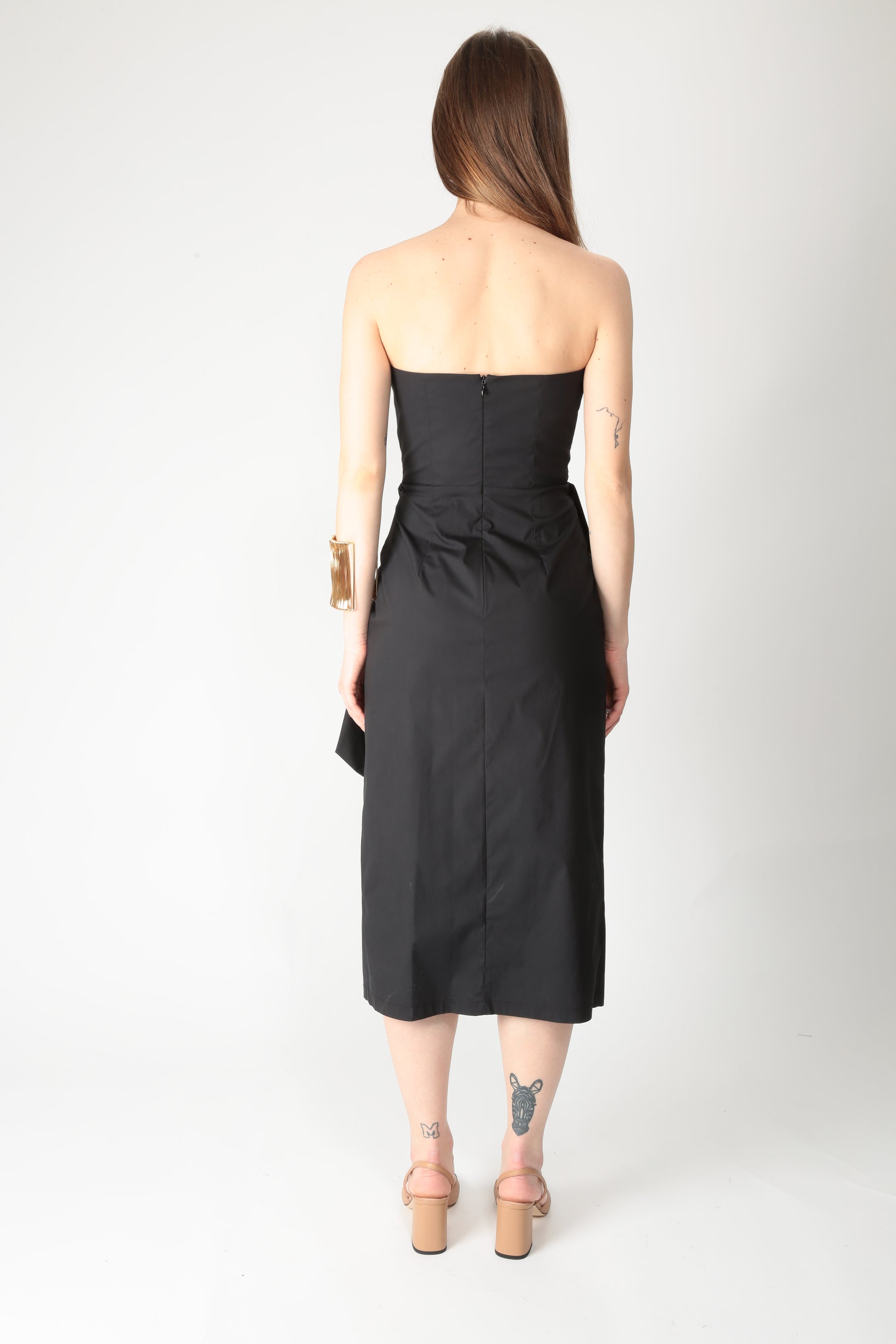 https://admin.shopify.com/store/gulieshop/products/15290035143005#:~:text=https%3A//www.gulieshop.it%20%E2%80%BA%20products%20%E2%80%BA%20l%2Dconti%2Dabito%2Dmidi%2Da%2Dfascia%2Df5sk30