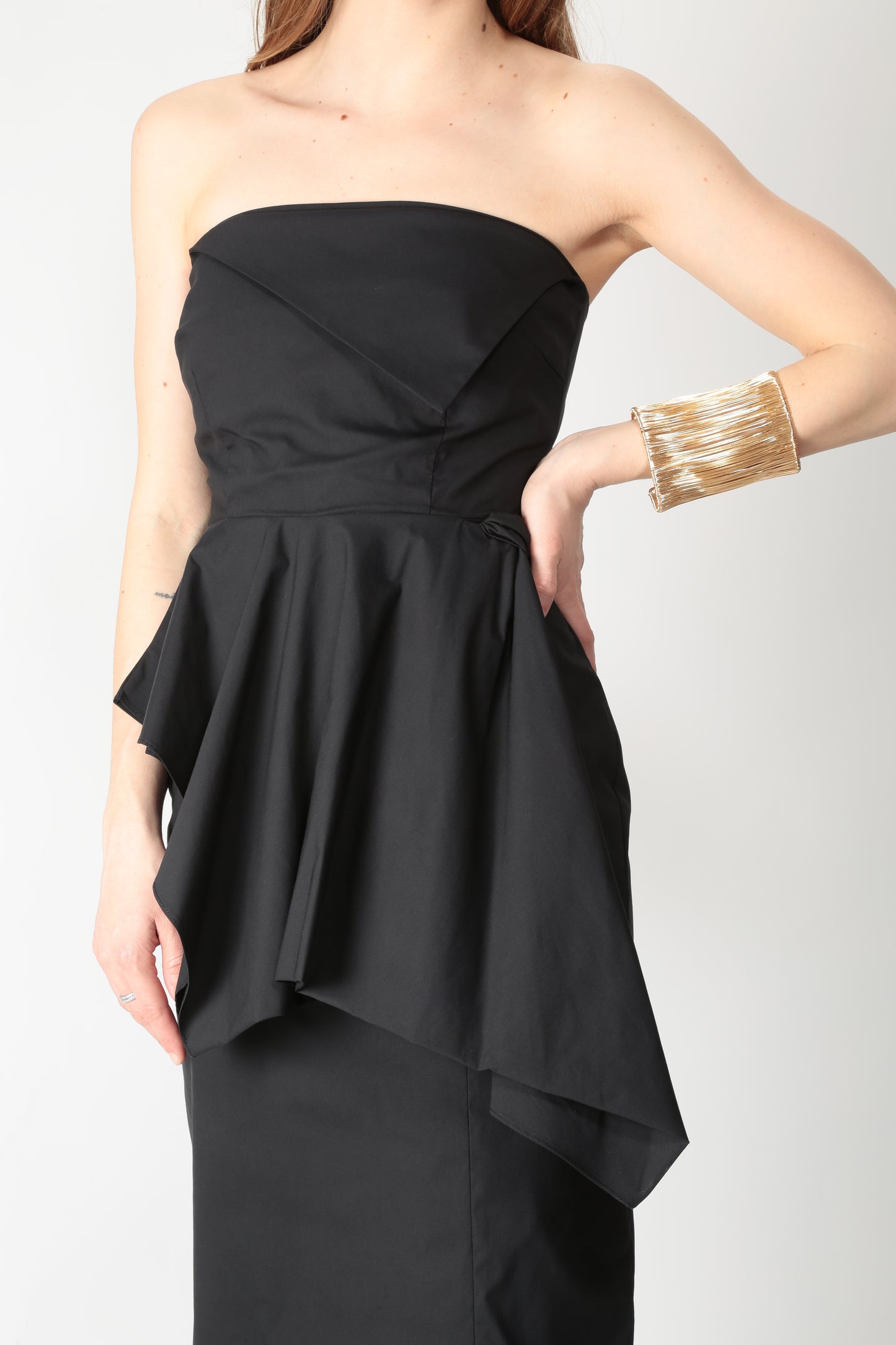 https://admin.shopify.com/store/gulieshop/products/15290035143005#:~:text=https%3A//www.gulieshop.it%20%E2%80%BA%20products%20%E2%80%BA%20l%2Dconti%2Dabito%2Dmidi%2Da%2Dfascia%2Df5sk30