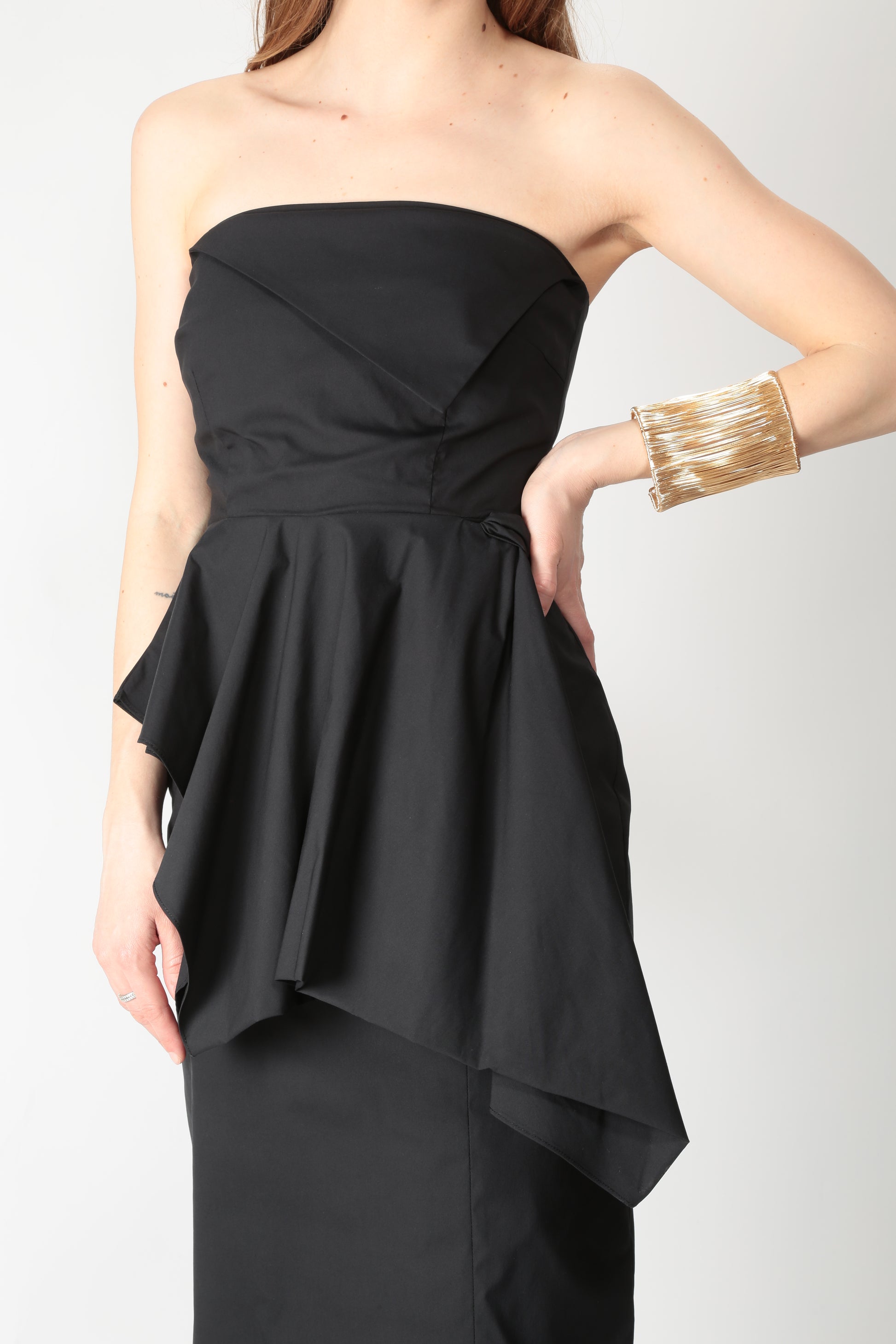 https://admin.shopify.com/store/gulieshop/products/15290035143005#:~:text=https%3A//www.gulieshop.it%20%E2%80%BA%20products%20%E2%80%BA%20l%2Dconti%2Dabito%2Dmidi%2Da%2Dfascia%2Df5sk30