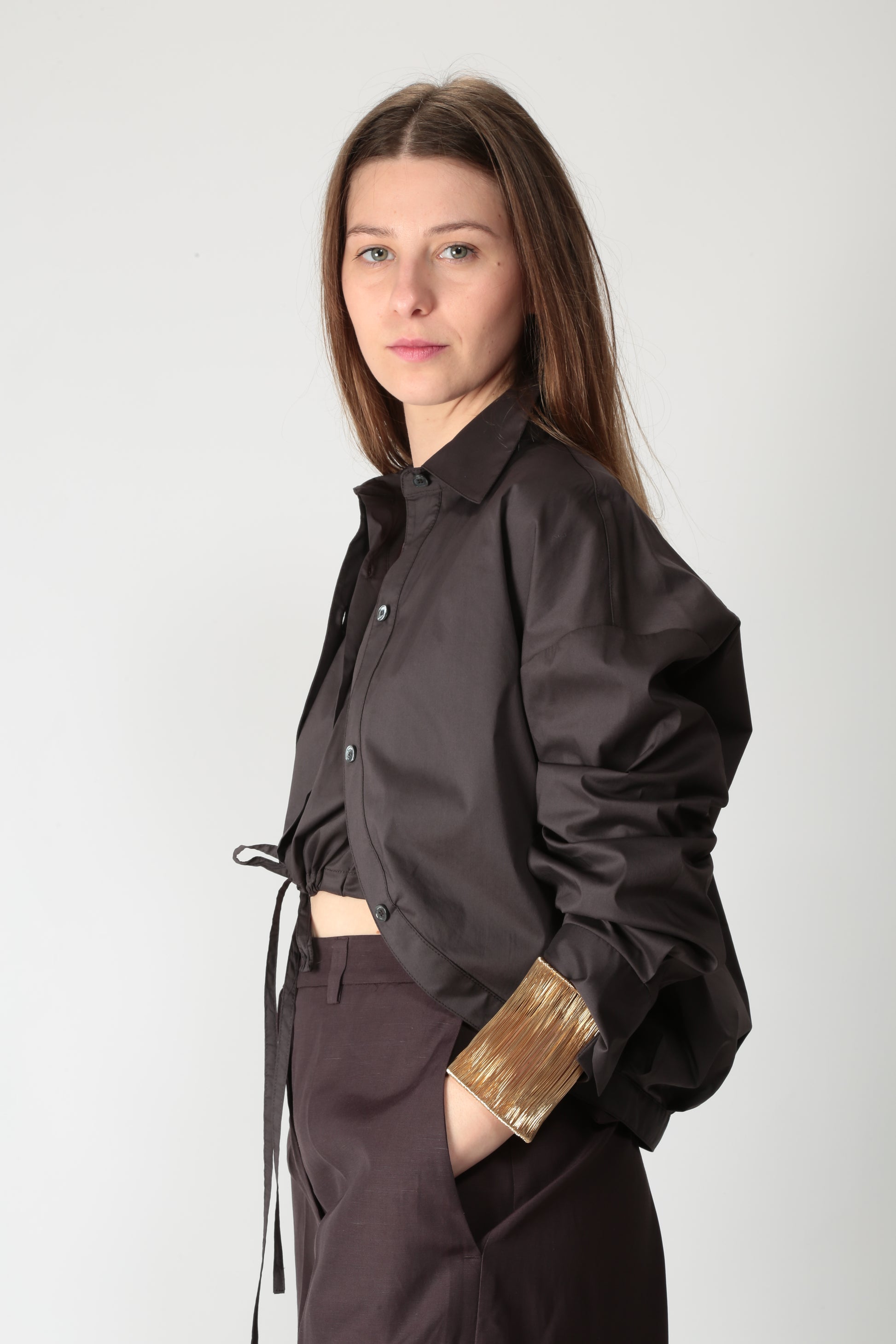 https://admin.shopify.com/store/gulieshop/products/15290034684253#:~:text=https%3A//www.gulieshop.it%20%E2%80%BA%20products%20%E2%80%BA%20l%2Dconti%2Dcamicia%2Dcropped%2Dlela%2Dl5sk17