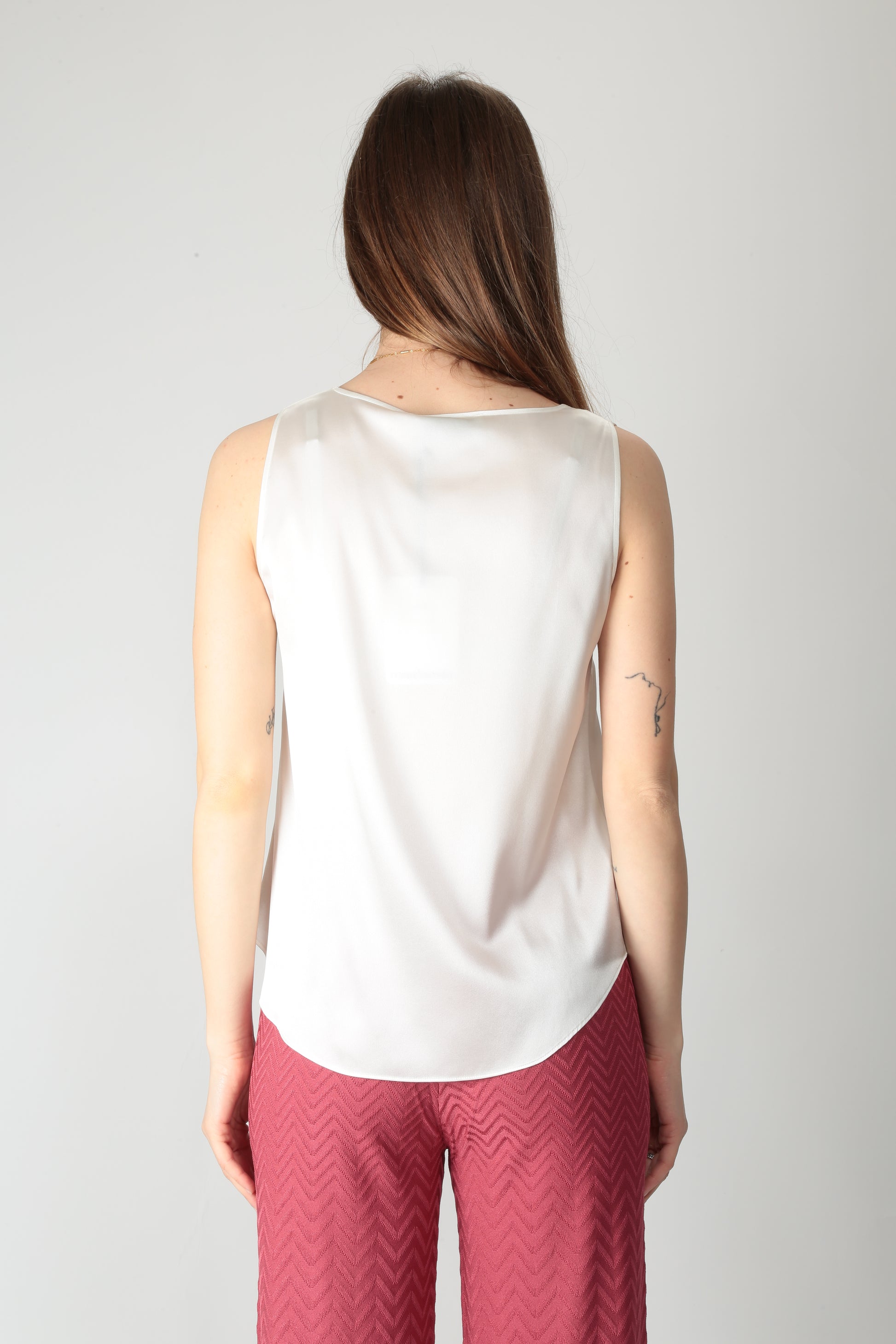 https://admin.shopify.com/store/gulieshop/products/15318317105501#:~:text=https%3A//www.gulieshop.it%20%E2%80%BA%20products%20%E2%80%BA%20maida%2Dmila%2Dtop%2Dcanotta%2Din%2Dseta%2D251m1060
