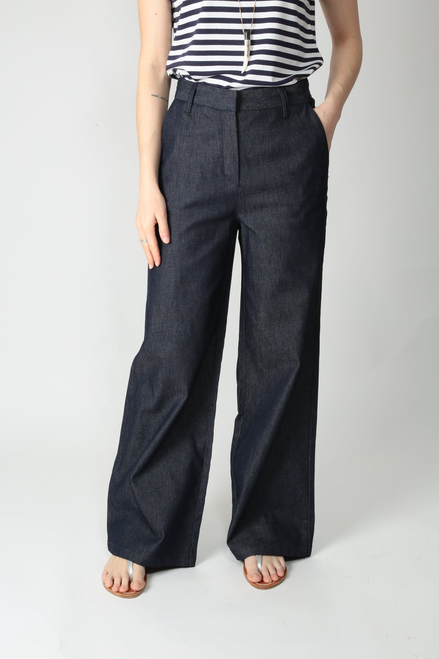https://admin.shopify.com/store/gulieshop/products/15318340829533#:~:text=https%3A//www.gulieshop.it%20%E2%80%BA%20products%20%E2%80%BA%20maida%2Dmila%2Dpantalone%2Dampio%2D251m1403