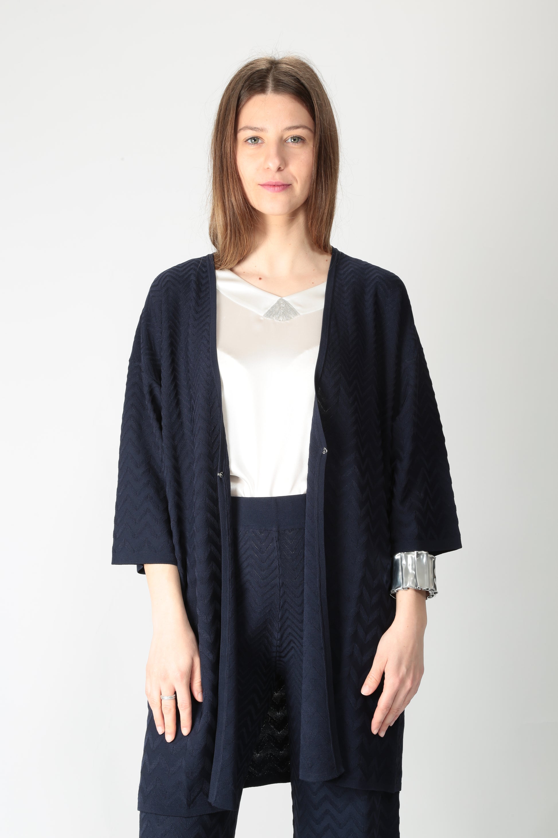 https://admin.shopify.com/store/gulieshop/products/15318340534621#:~:text=https%3A//www.gulieshop.it%20%E2%80%BA%20products%20%E2%80%BA%20maida%2Dmila%2Dcardigan%2Dlungo%2Dpunto%2Dzig%2Dzag%2D251m1035%2D1