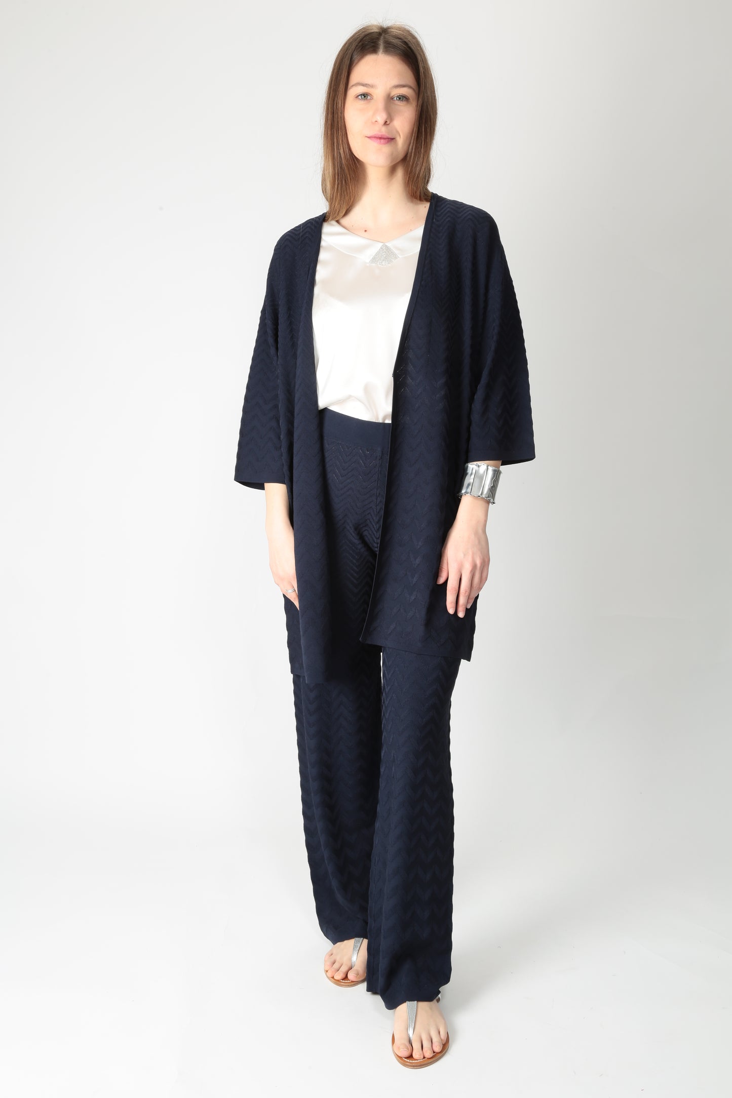 https://admin.shopify.com/store/gulieshop/products/15318340534621#:~:text=https%3A//www.gulieshop.it%20%E2%80%BA%20products%20%E2%80%BA%20maida%2Dmila%2Dcardigan%2Dlungo%2Dpunto%2Dzig%2Dzag%2D251m1035%2D1