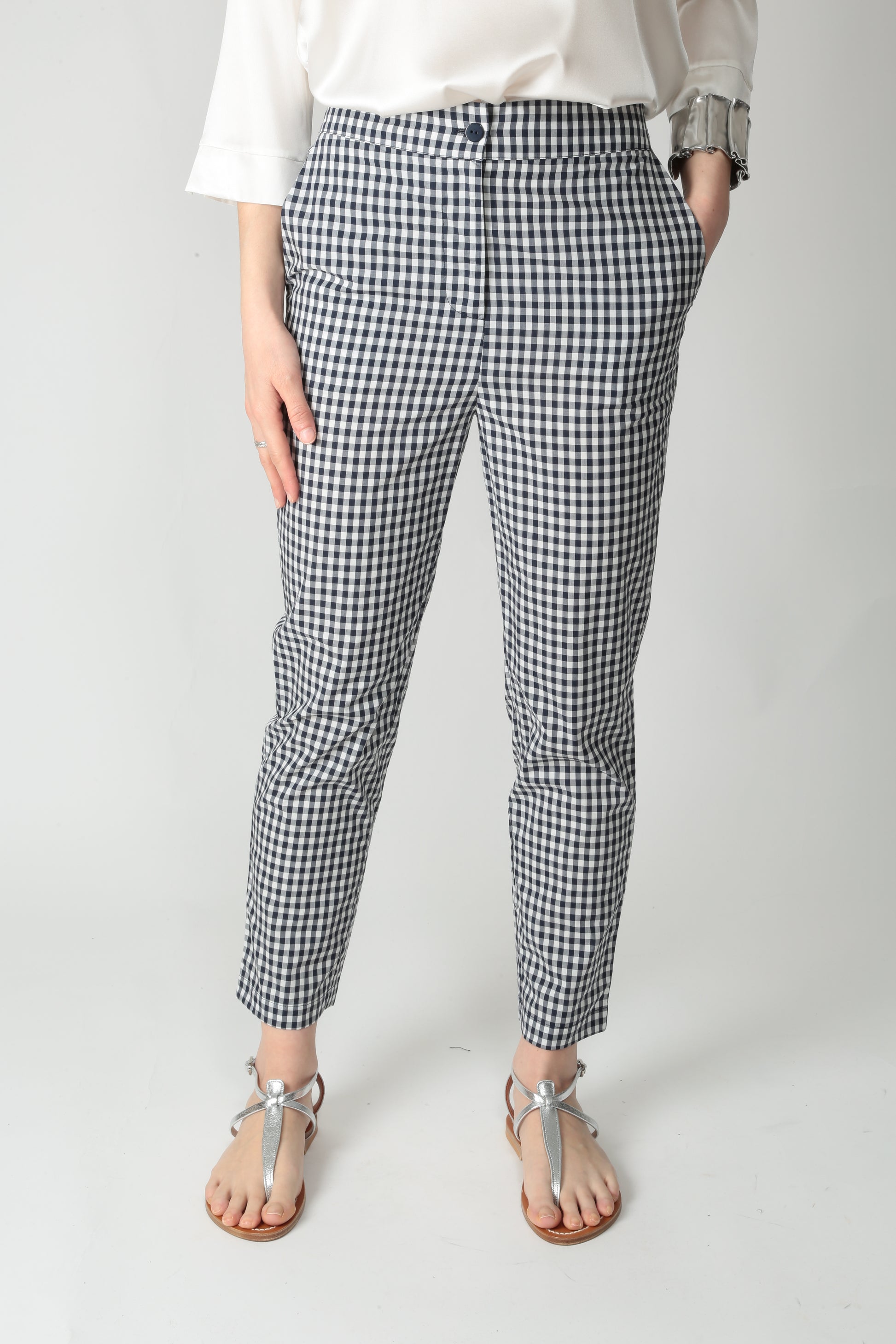 https://admin.shopify.com/store/gulieshop/products/15318316843357#:~:text=https%3A//www.gulieshop.it%20%E2%80%BA%20products%20%E2%80%BA%20maida%2Dmila%2Dpantalone%2Da%2Dsigaretta%2D251m1233